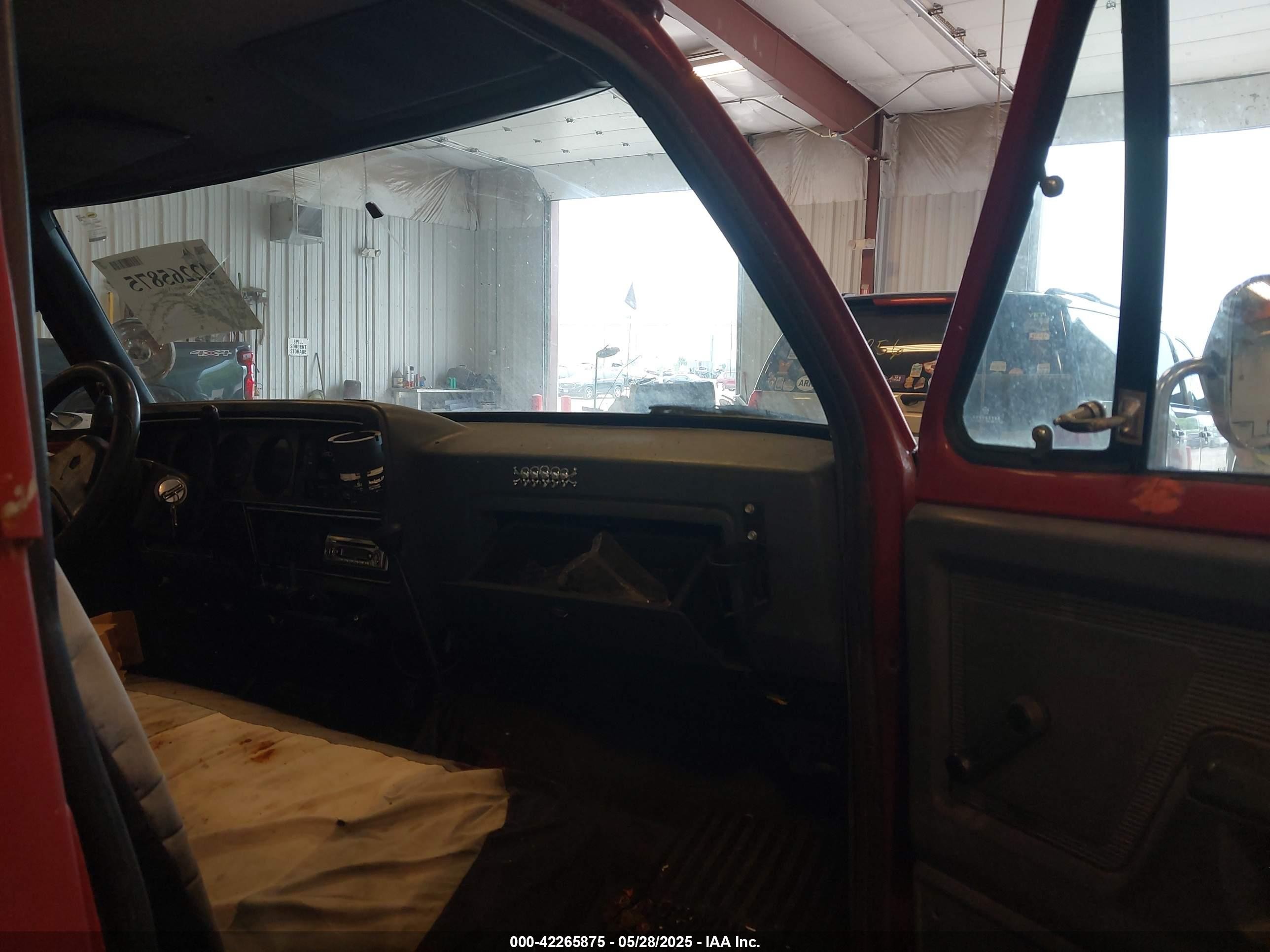 1992 Dodge W-series W150 Red vin: 1B7HM16Y9NS568155