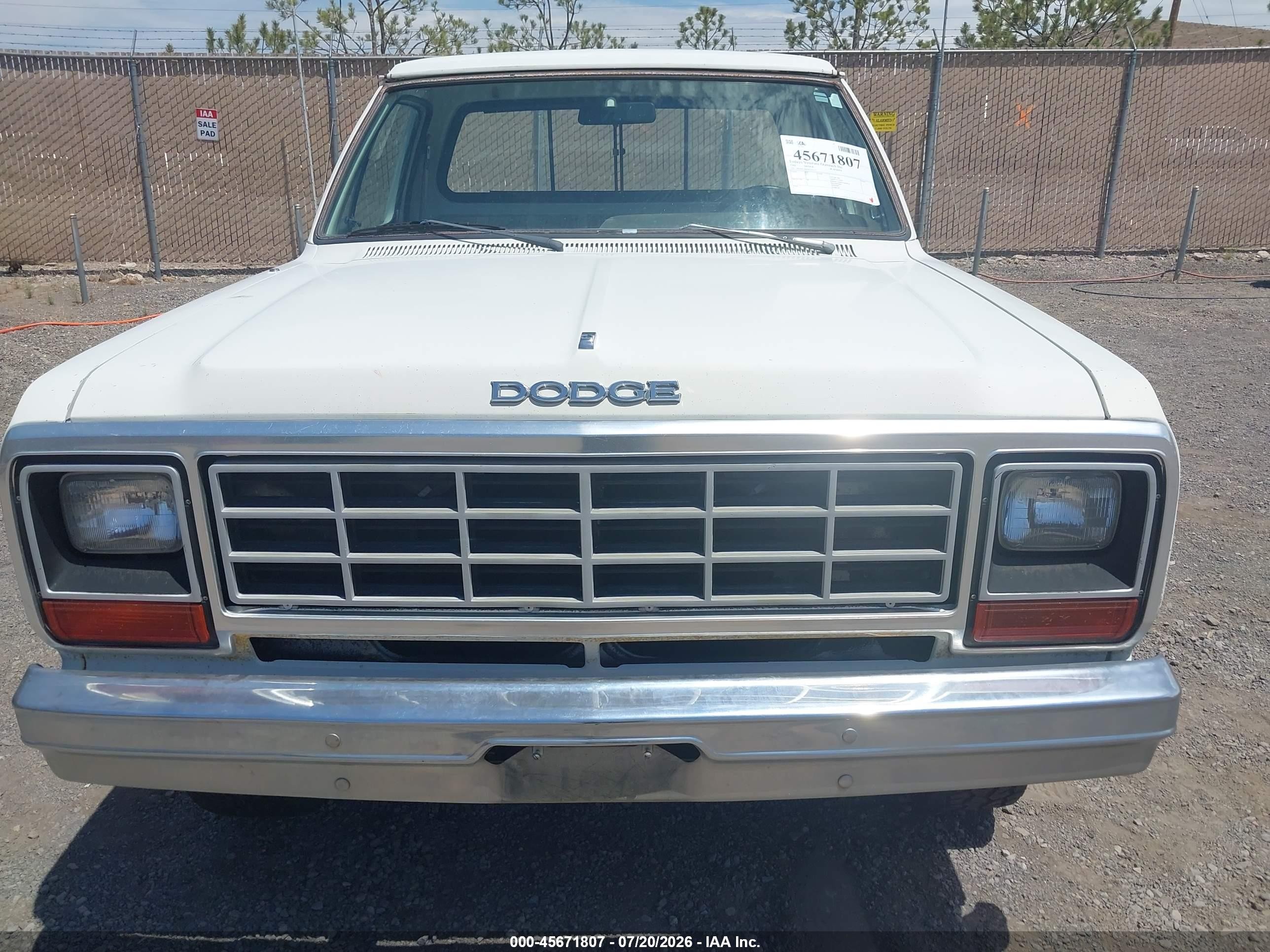 1984 Dodge W-series W150 White vin: 1B7HW14W0ES207117