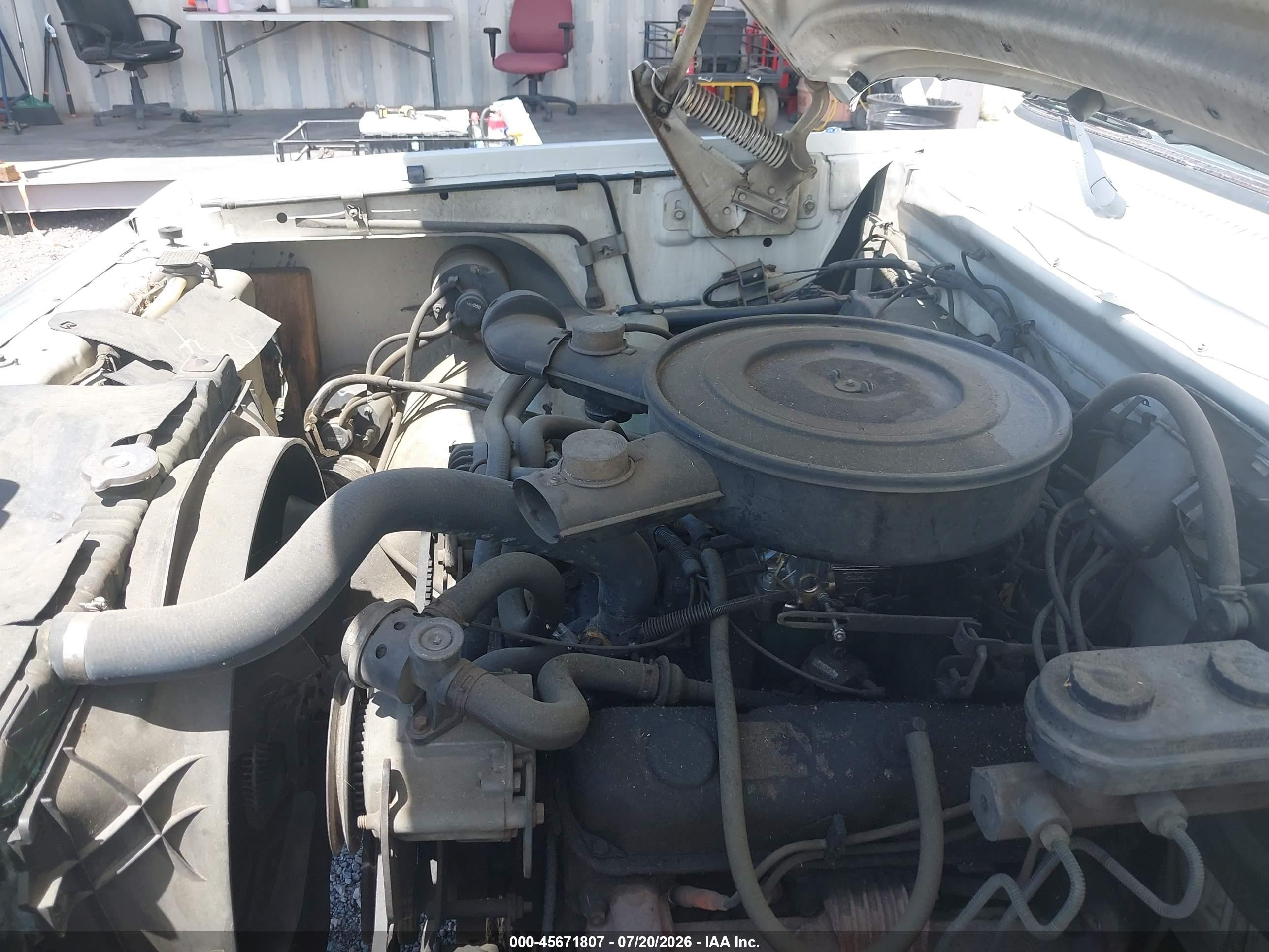 1984 Dodge W-series W150 White vin: 1B7HW14W0ES207117