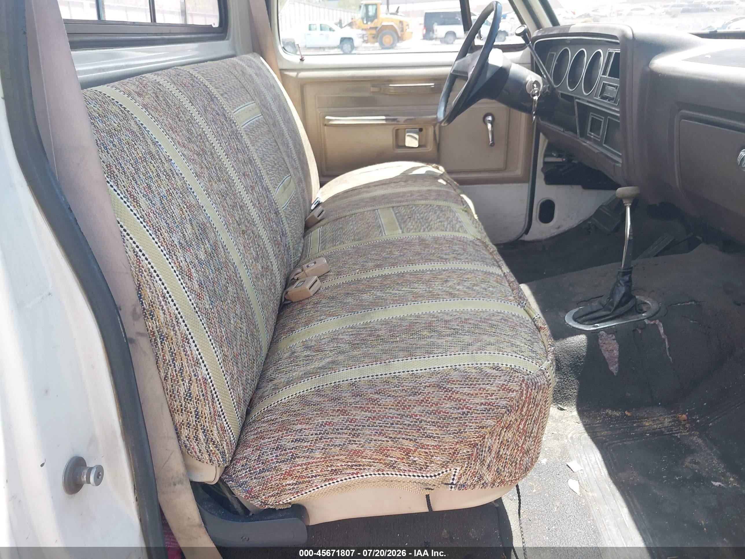 1984 Dodge W-series W150 White vin: 1B7HW14W0ES207117
