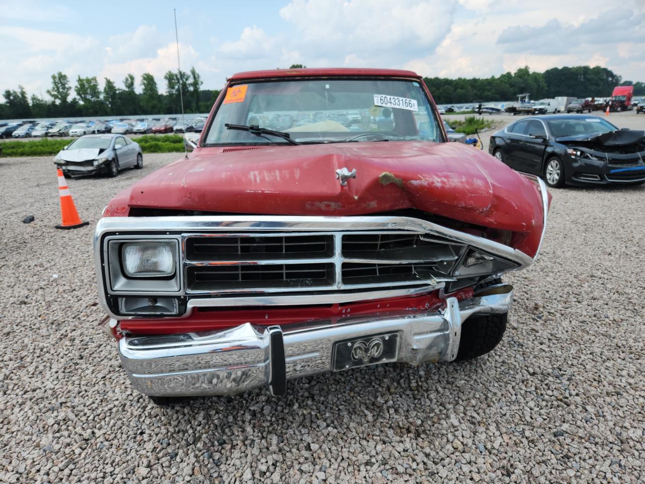 1988 Dodge W-series W150 Red vin: 1B7HW14Y2JS789961