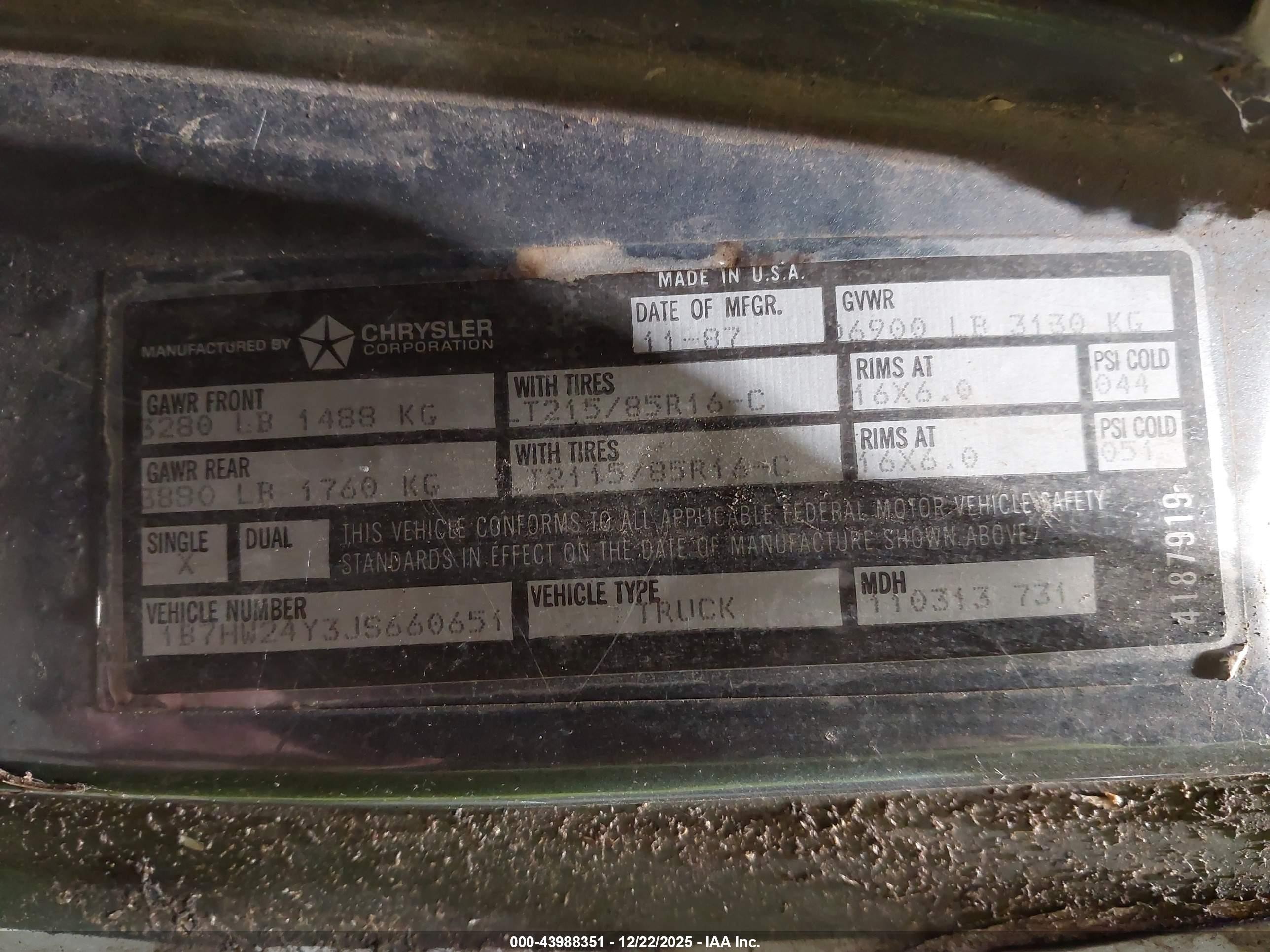 1988 Dodge W-series W200/w250 Silver vin: 1B7HW24Y3JS660651
