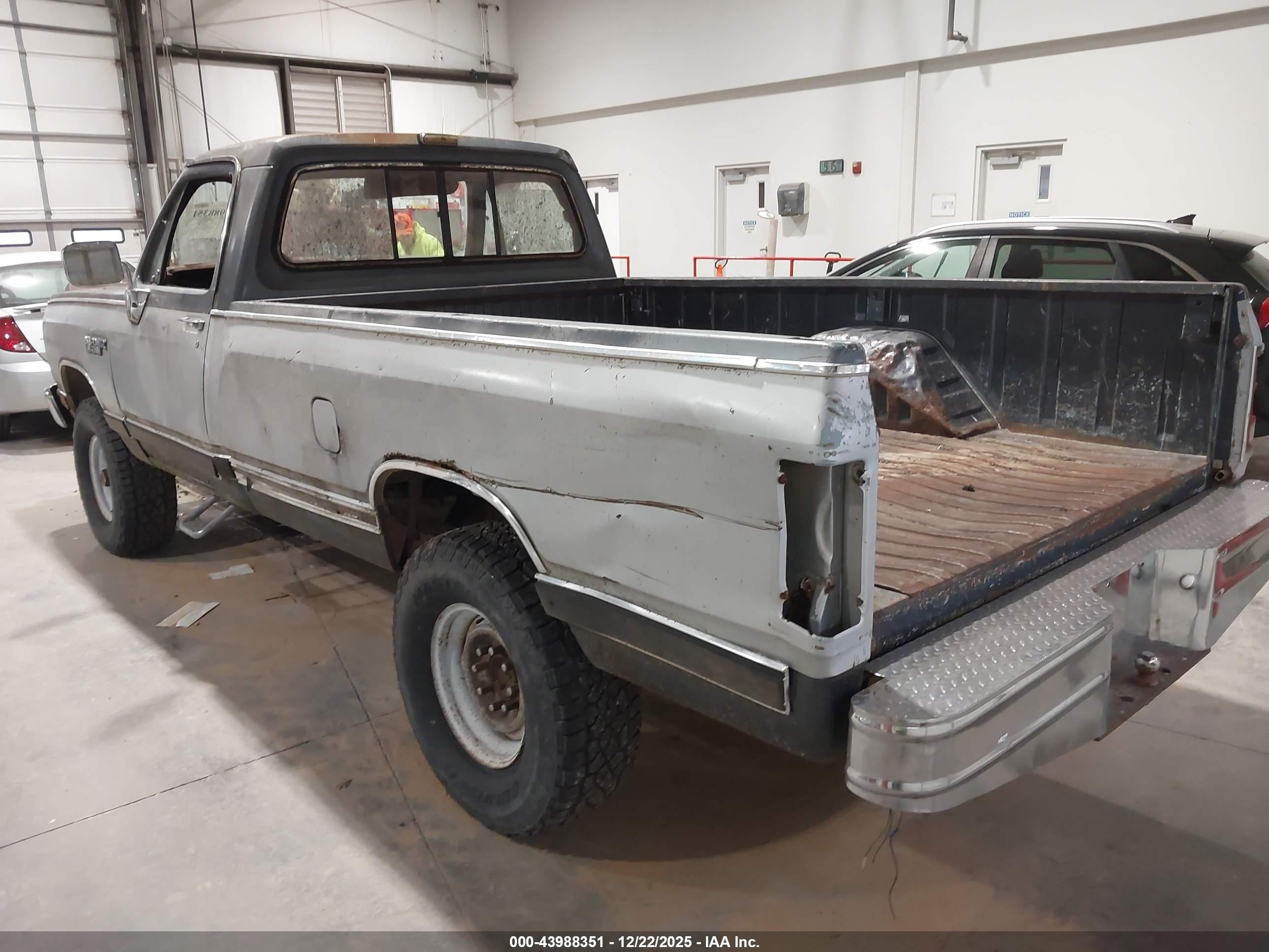 1988 Dodge W-series W200/w250 Silver vin: 1B7HW24Y3JS660651