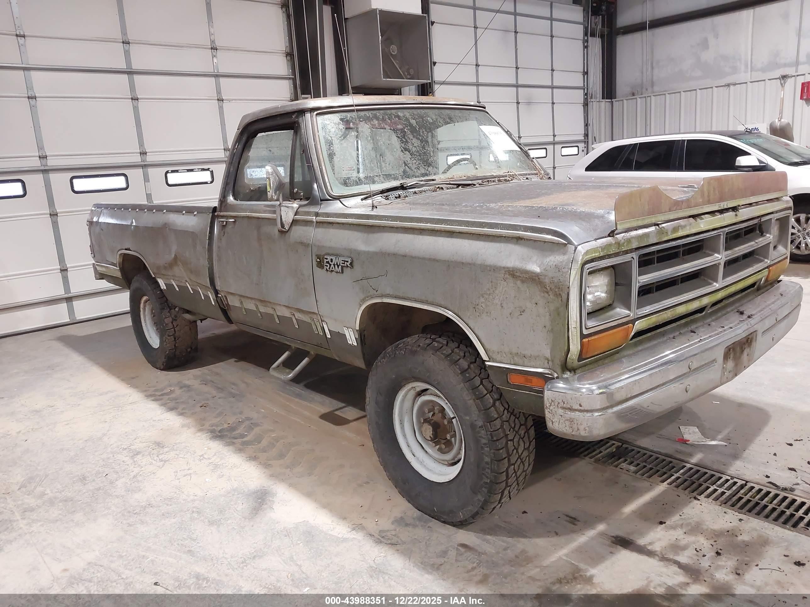 1988 Dodge W-series W200/w250 Silver vin: 1B7HW24Y3JS660651