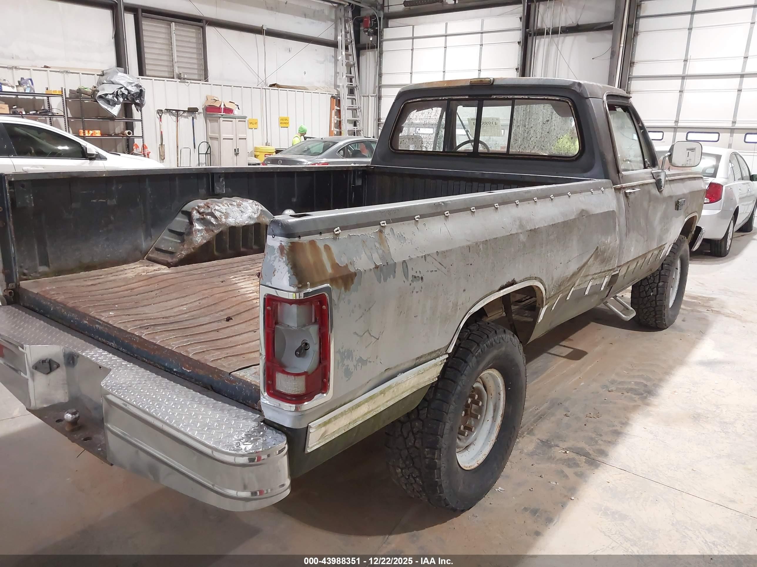 1988 Dodge W-series W200/w250 Silver vin: 1B7HW24Y3JS660651