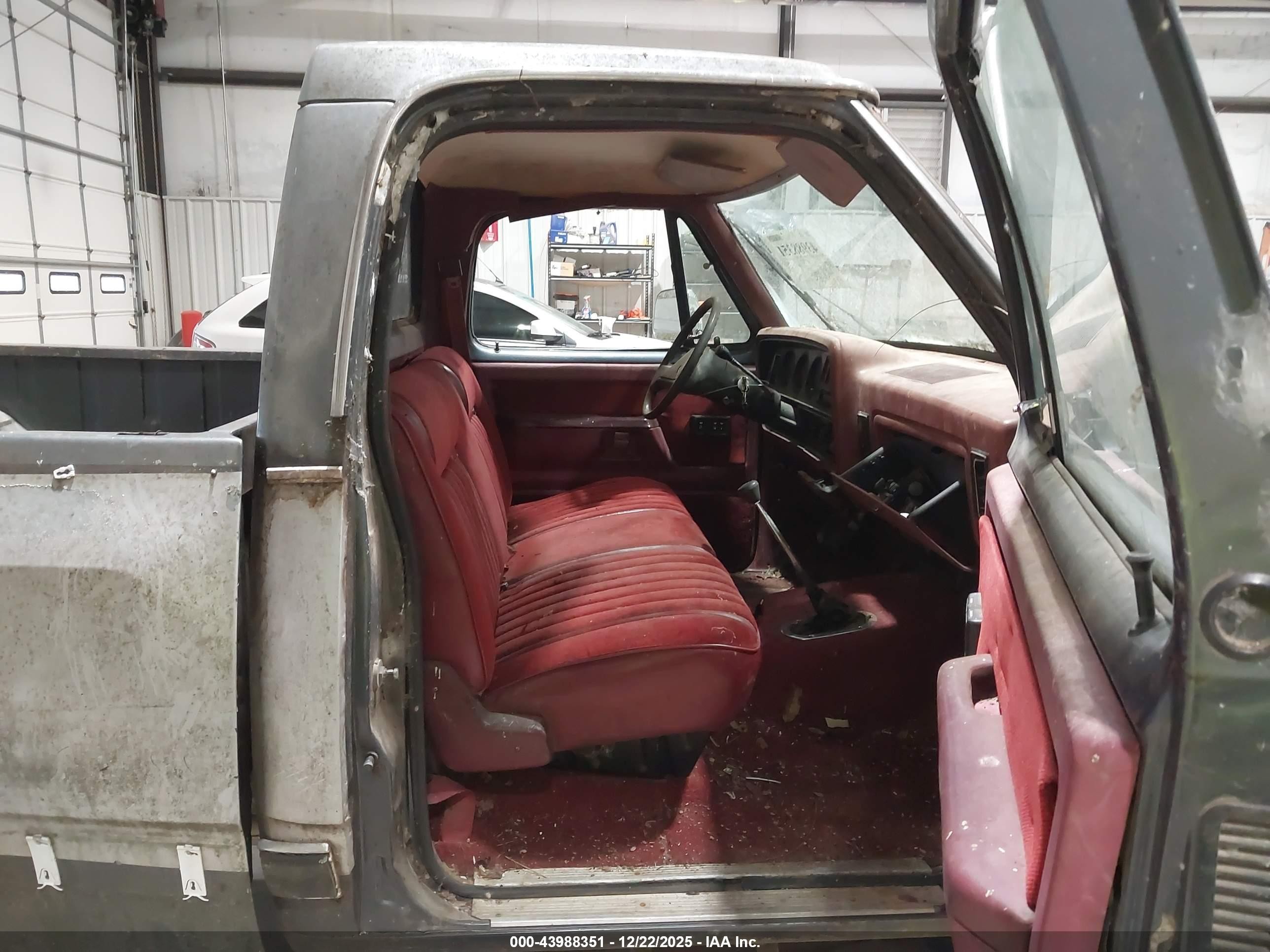 1988 Dodge W-series W200/w250 Silver vin: 1B7HW24Y3JS660651