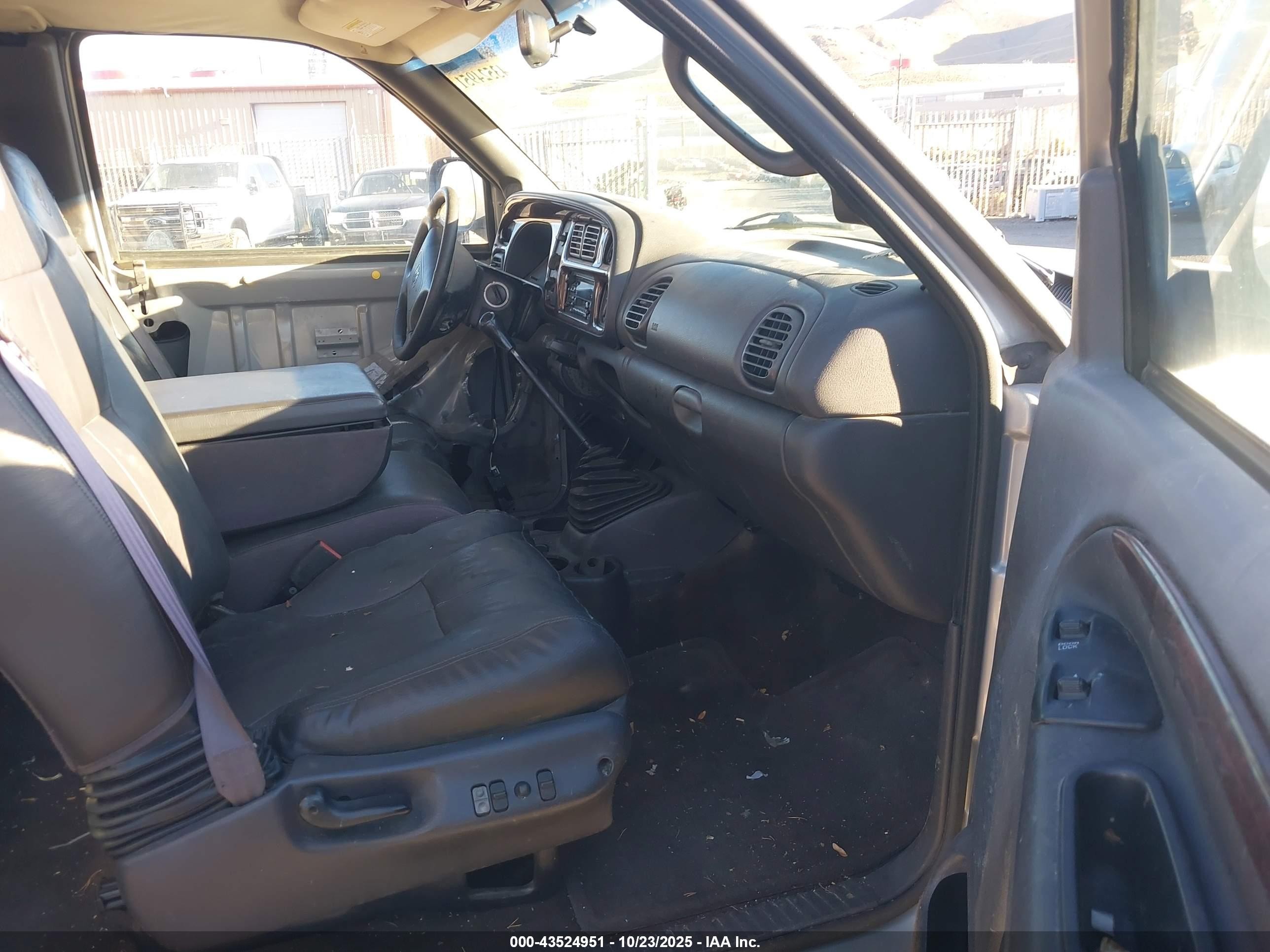 2000 Dodge Ram 2500 St Silver vin: 1B7KC2366YJ107491