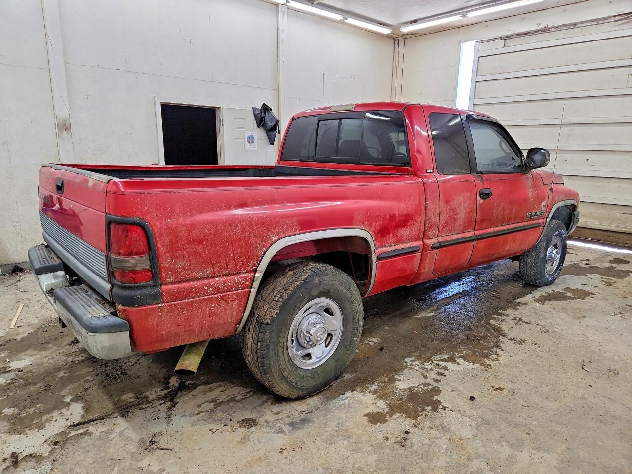 1999 Dodge Ram 2500 Red vin: 1B7KC2368XJ529440