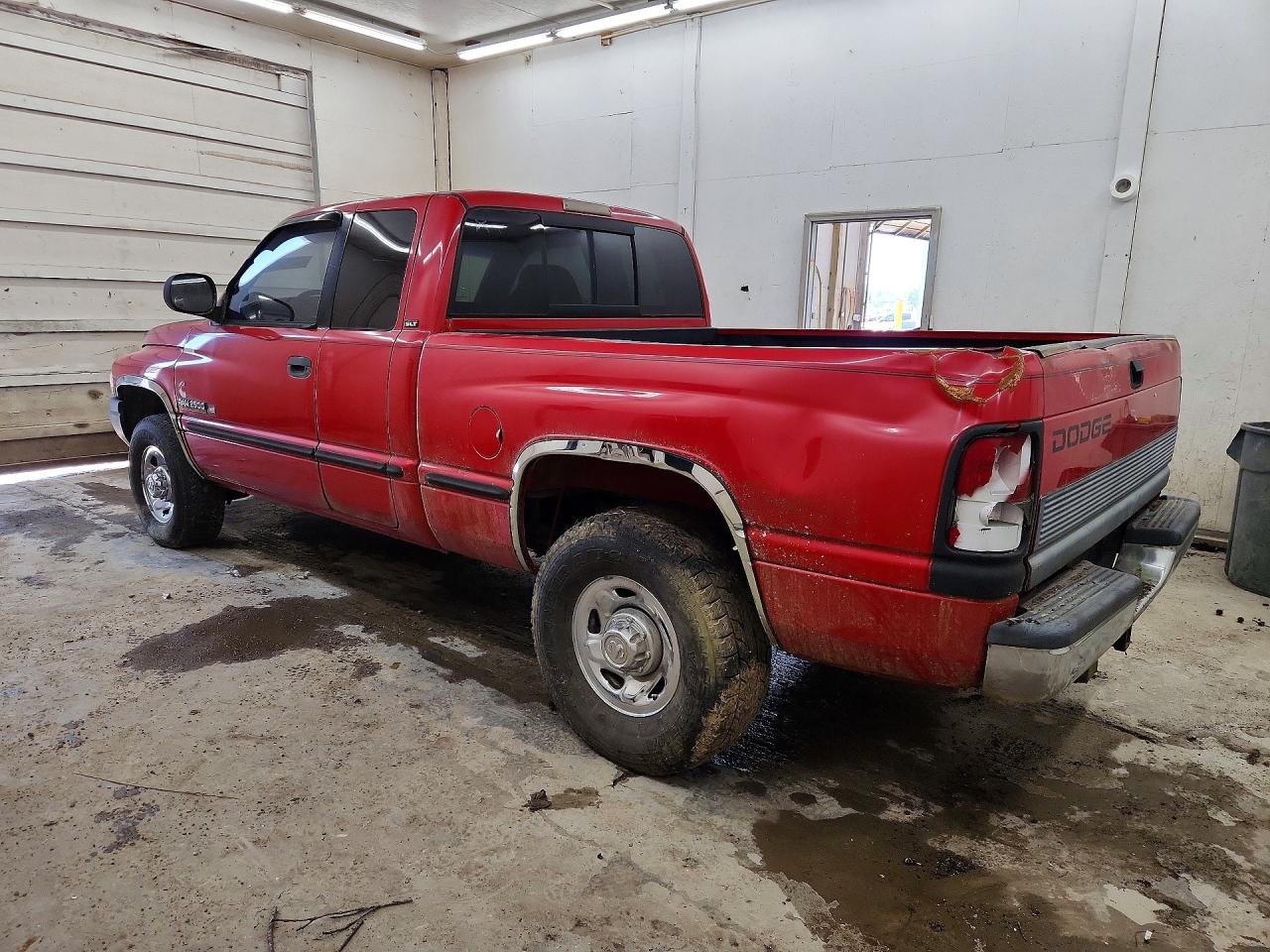 1999 Dodge Ram 2500 Red vin: 1B7KC2368XJ529440