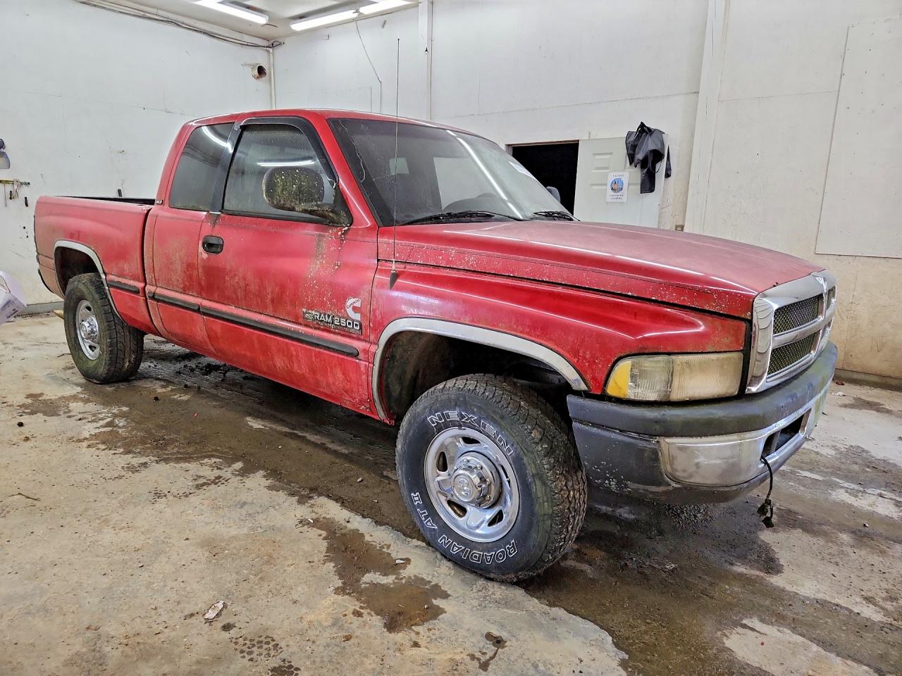 1999 Dodge Ram 2500 Red vin: 1B7KC2368XJ529440
