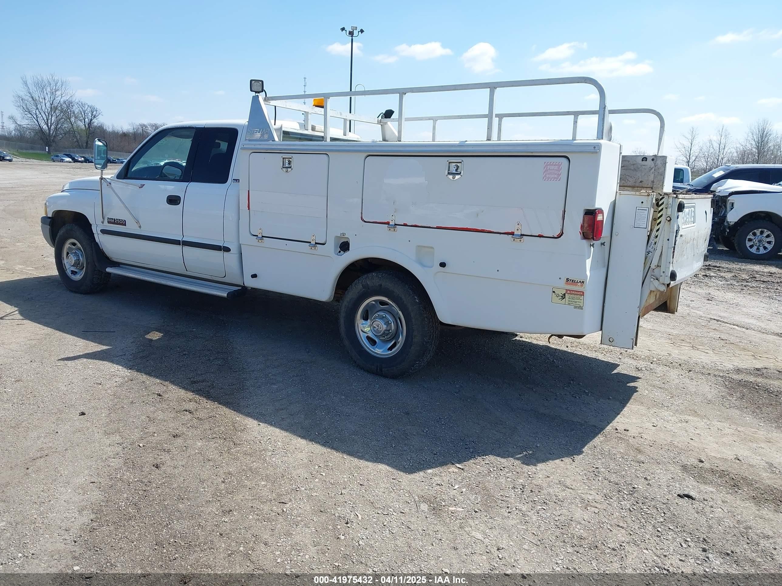 1999 Dodge Ram 2500 St White vin: 1B7KC2368XJ544410