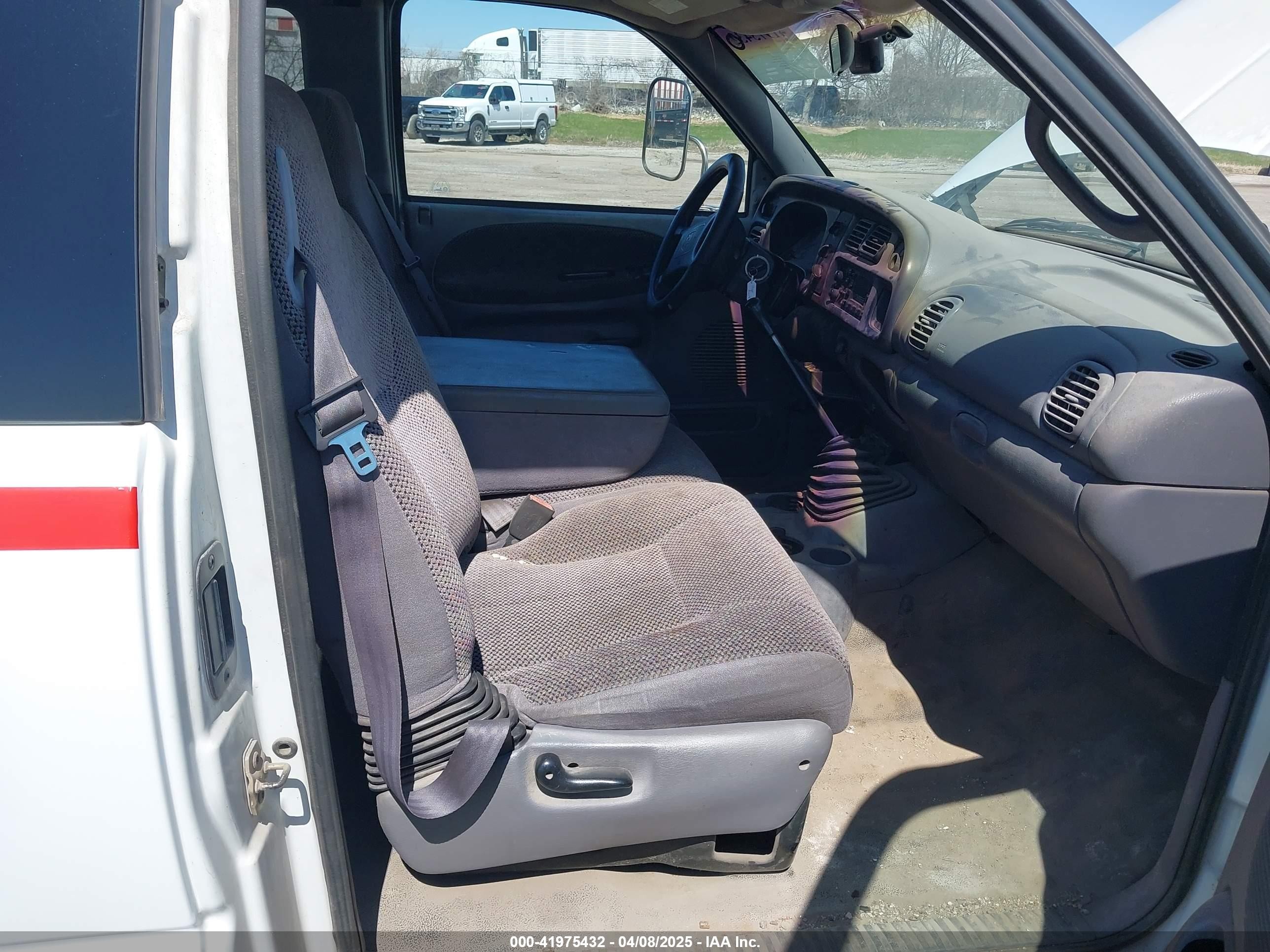 1999 Dodge Ram 2500 St White vin: 1B7KC2368XJ544410