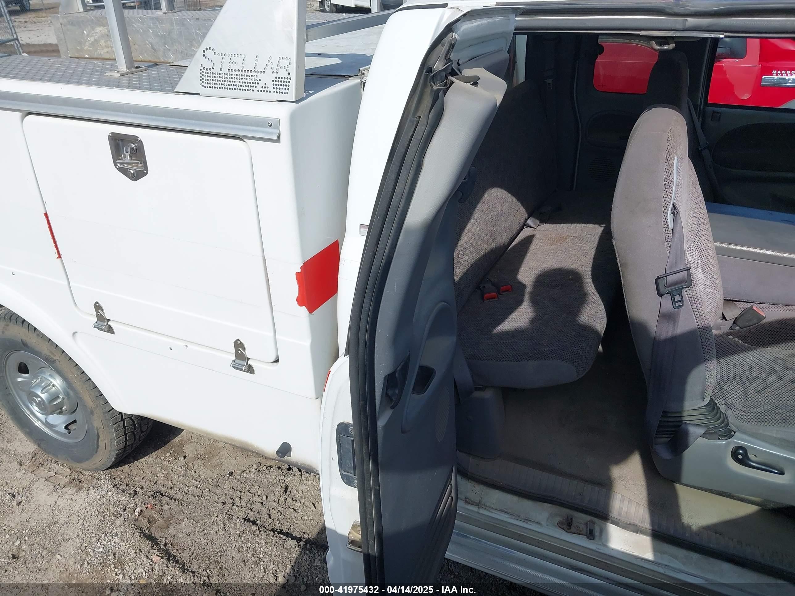 1999 Dodge Ram 2500 St White vin: 1B7KC2368XJ544410