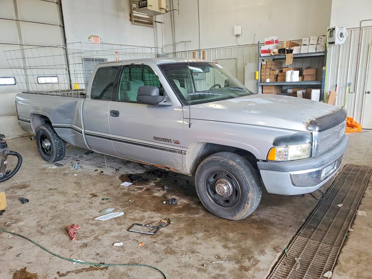 1996 Dodge Ram 2500 Silver vin: 1B7KC23W6TJ169885
