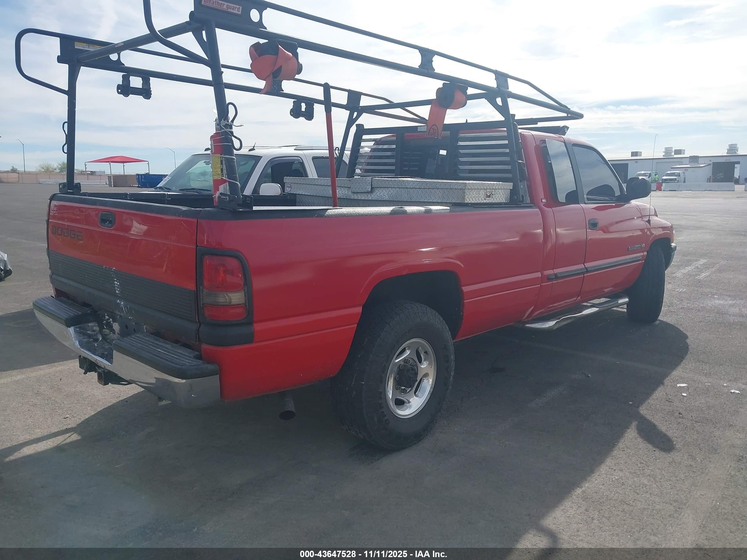 2000 Dodge Ram 2500 St Красный vin: 1B7KC23W6YJ130303