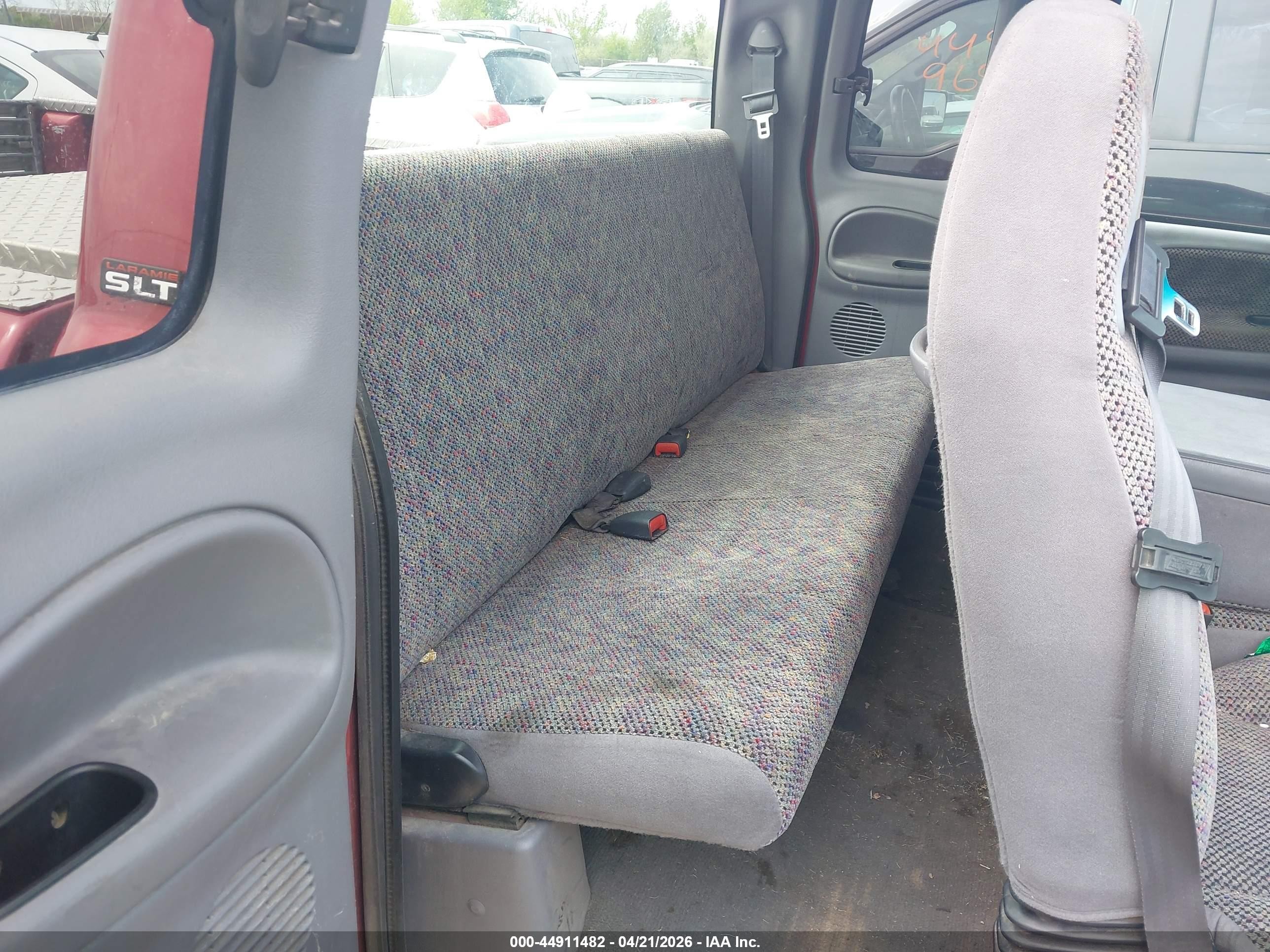 1998 Dodge Ram 2500 St Красный vin: 1B7KC23W8WJ140201