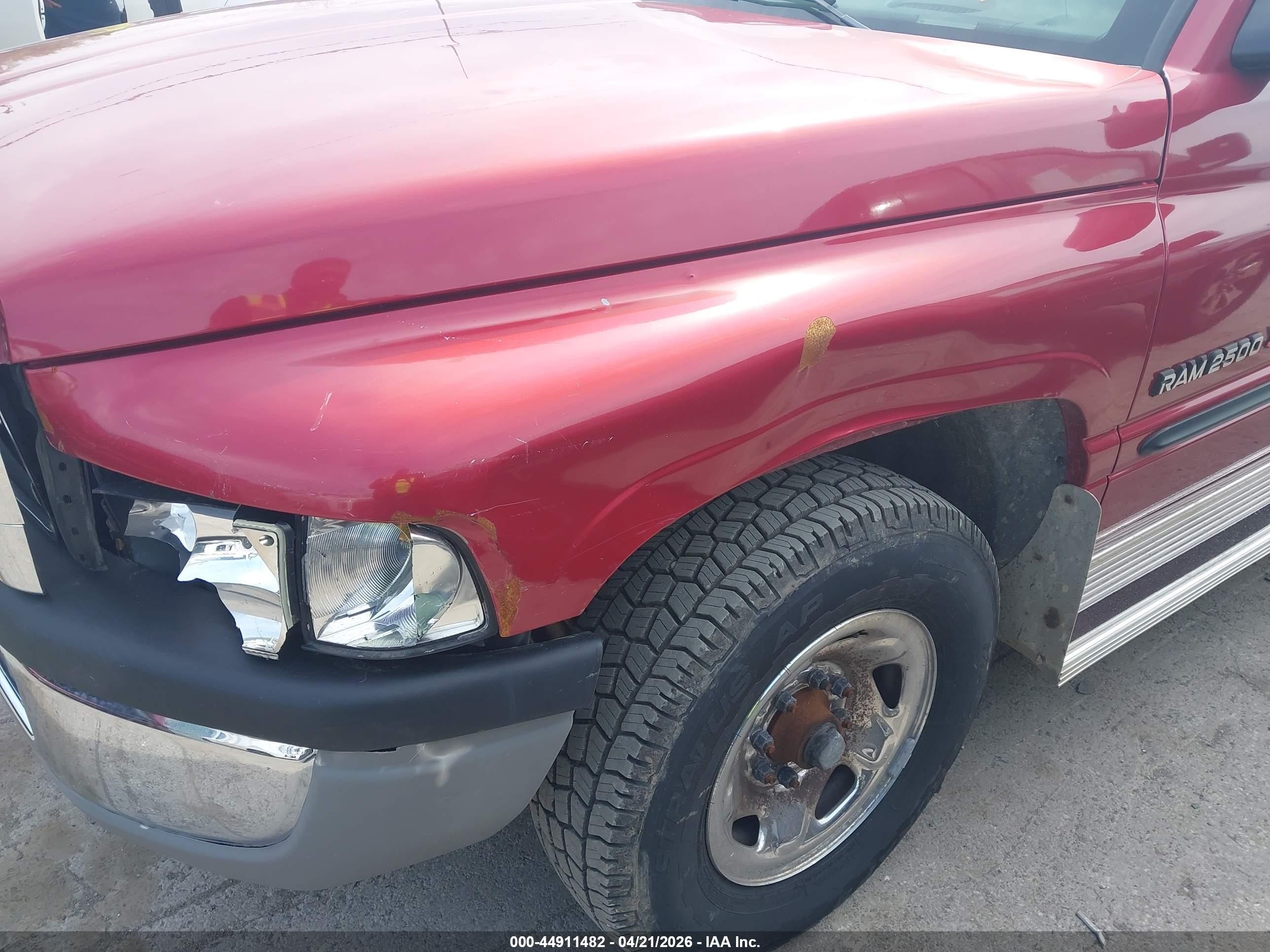 1998 Dodge Ram 2500 St Красный vin: 1B7KC23W8WJ140201