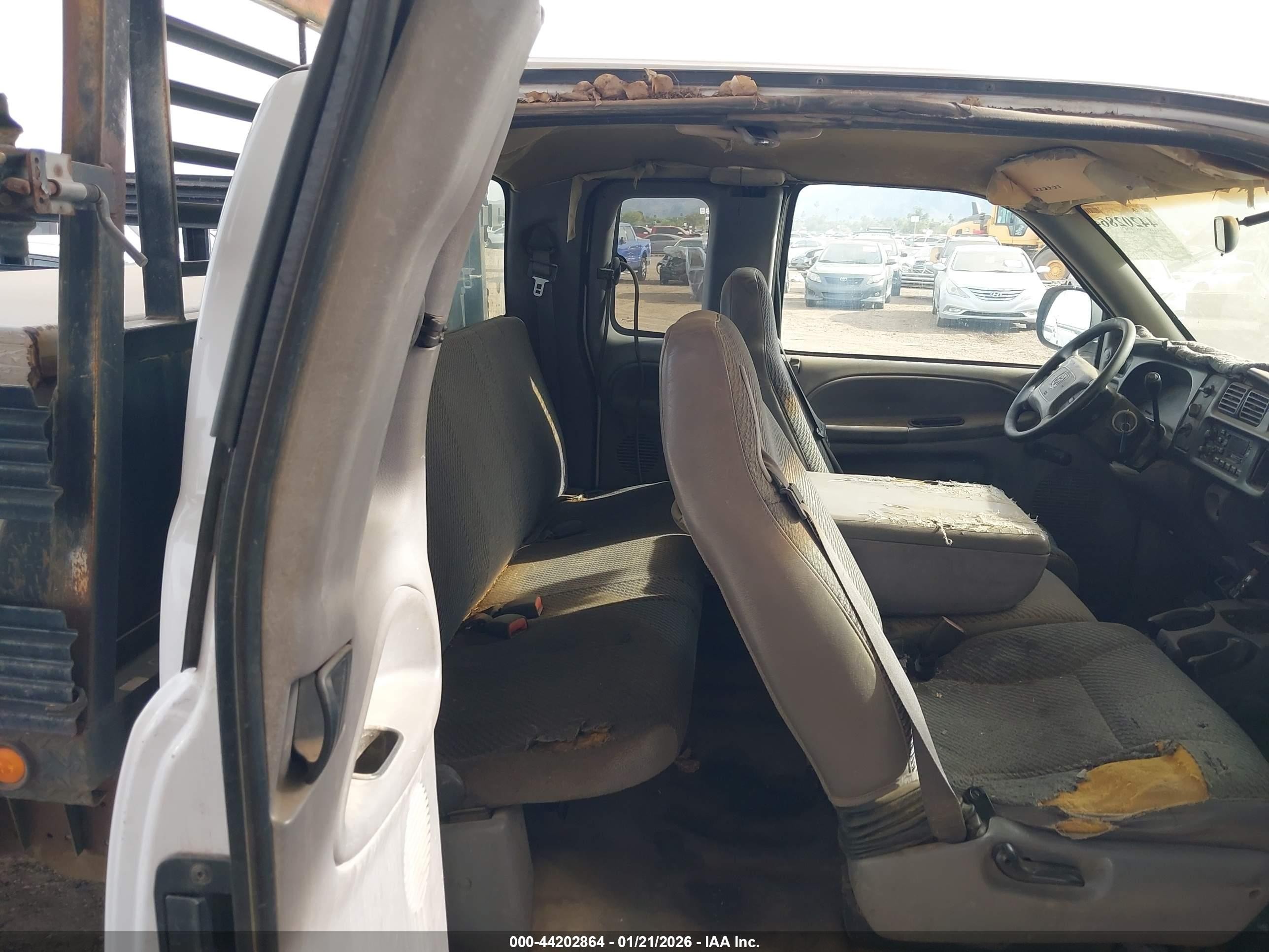 2000 Dodge Ram 2500   White vin: 1B7KC23WOYJ159604