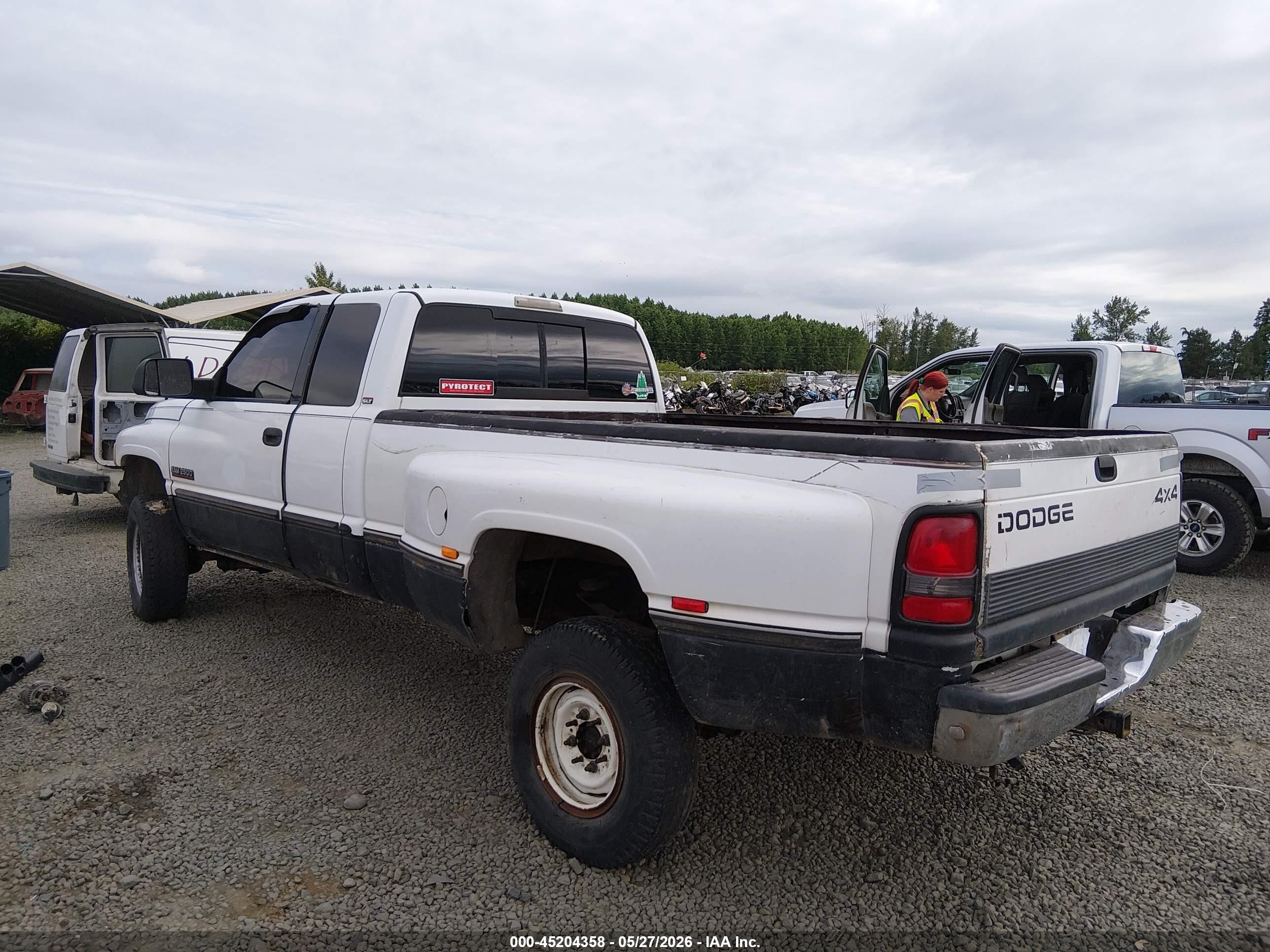 1999 Dodge Ram 2500 St White vin: 1B7KF2360XJ513997