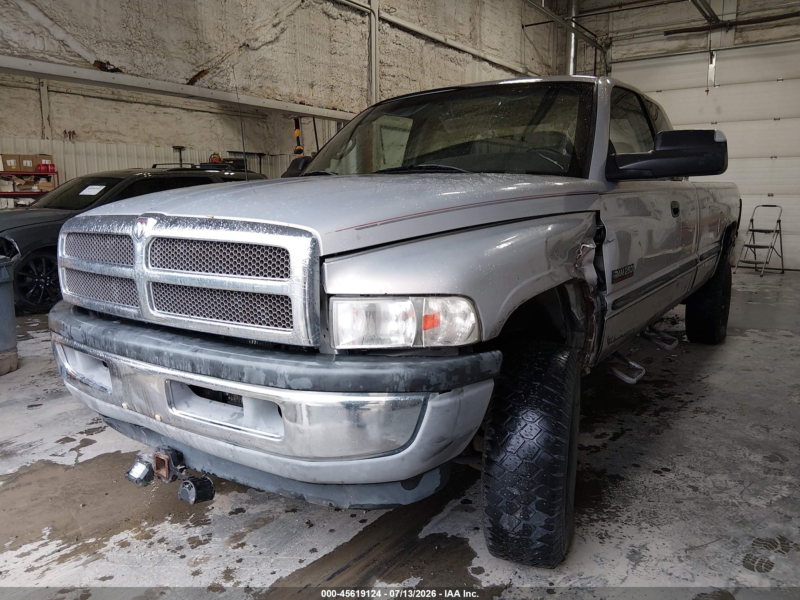 1999 Dodge Ram 2500 St Серебряный vin: 1B7KF2360XJ529262