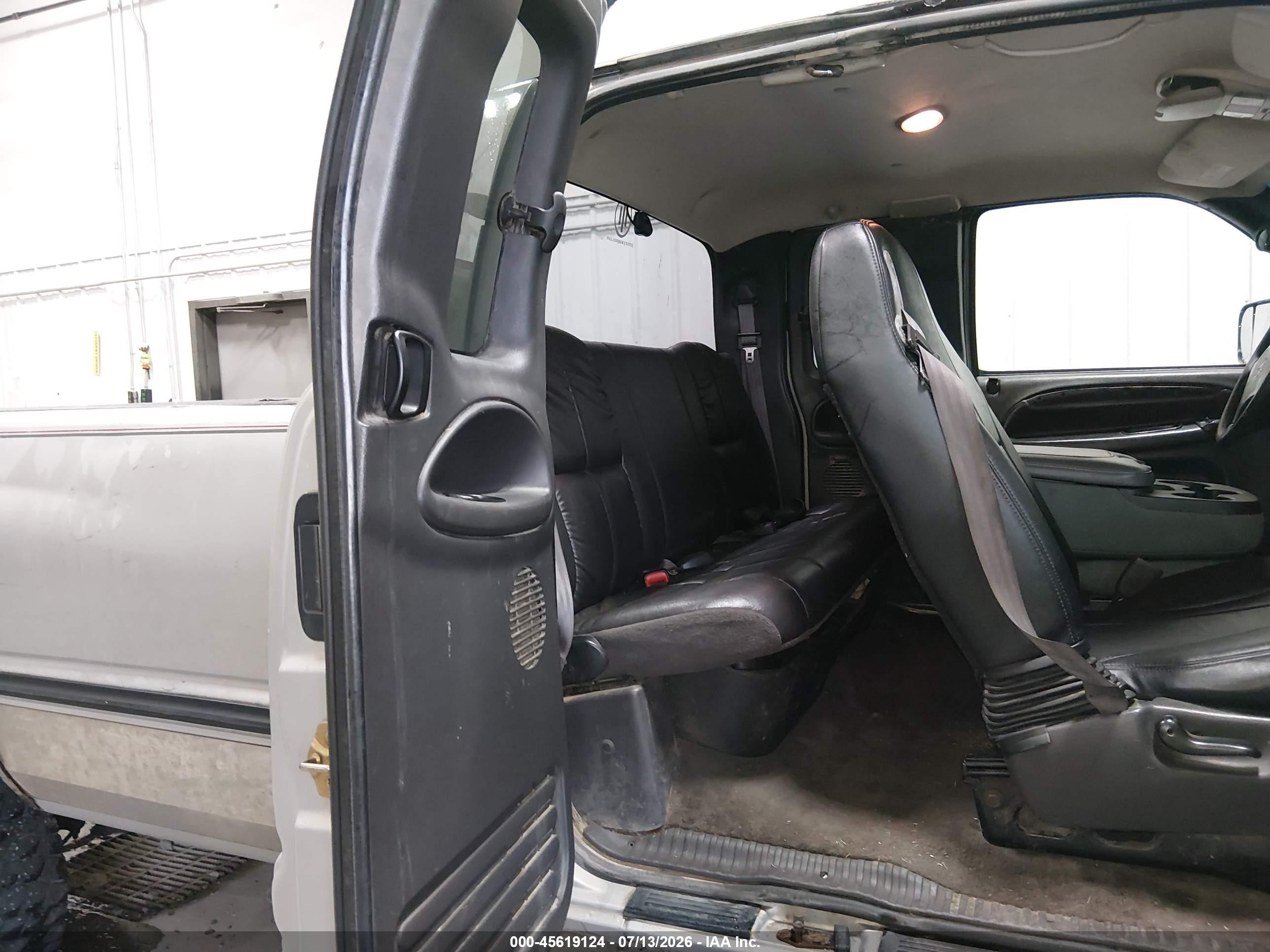 1999 Dodge Ram 2500 St Серебряный vin: 1B7KF2360XJ529262