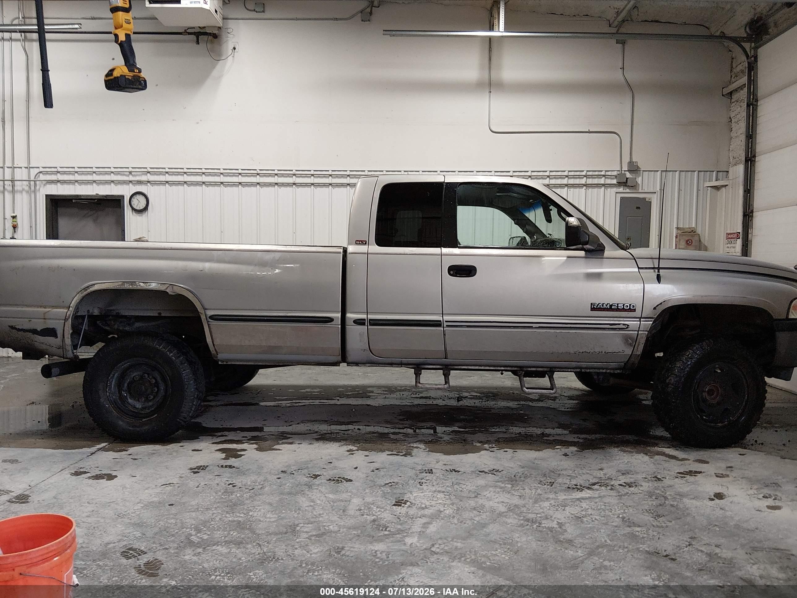 1999 Dodge Ram 2500 St Серебряный vin: 1B7KF2360XJ529262