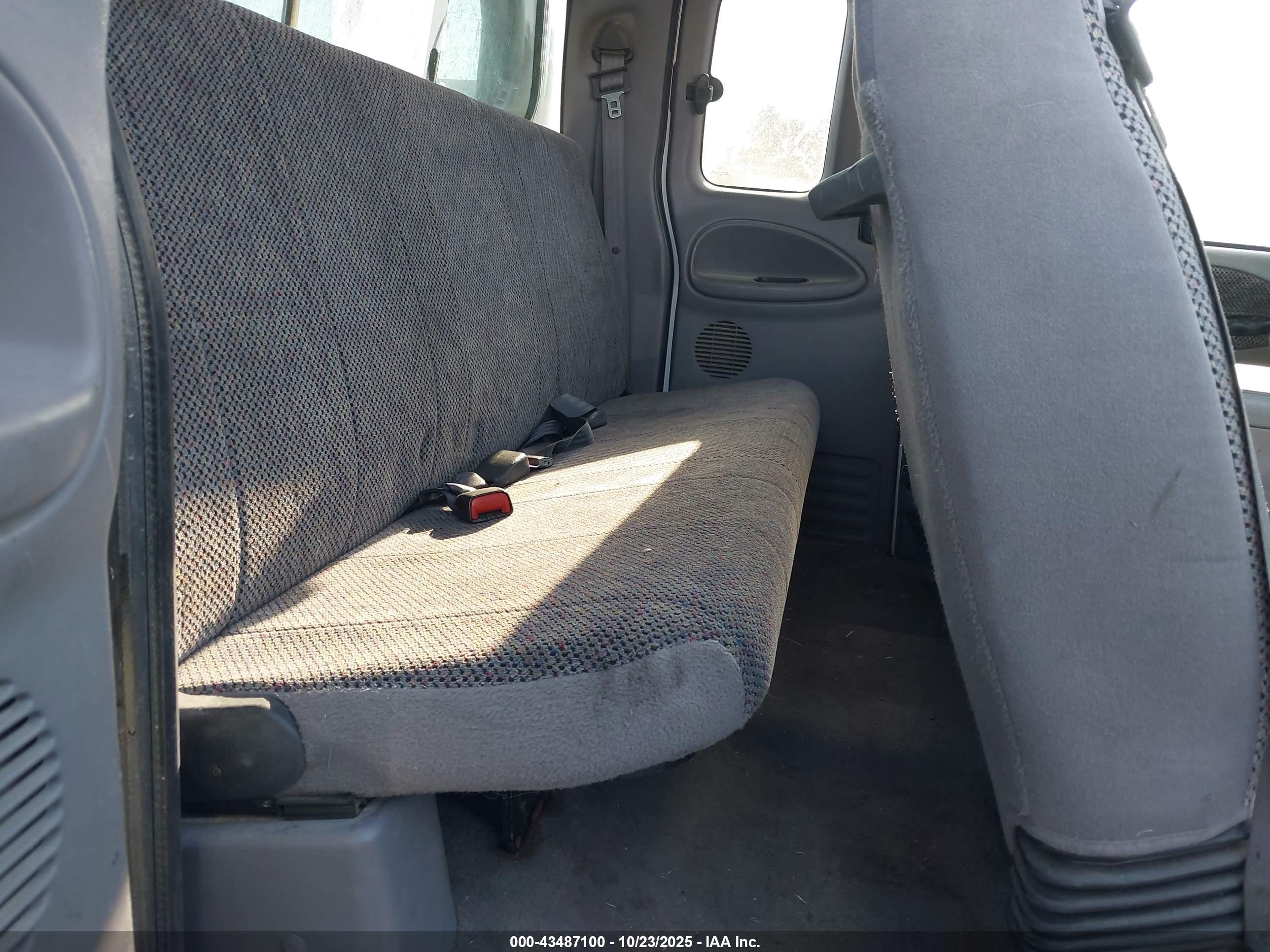 2000 Dodge Ram 2500 St Белый vin: 1B7KF2363YJ106466