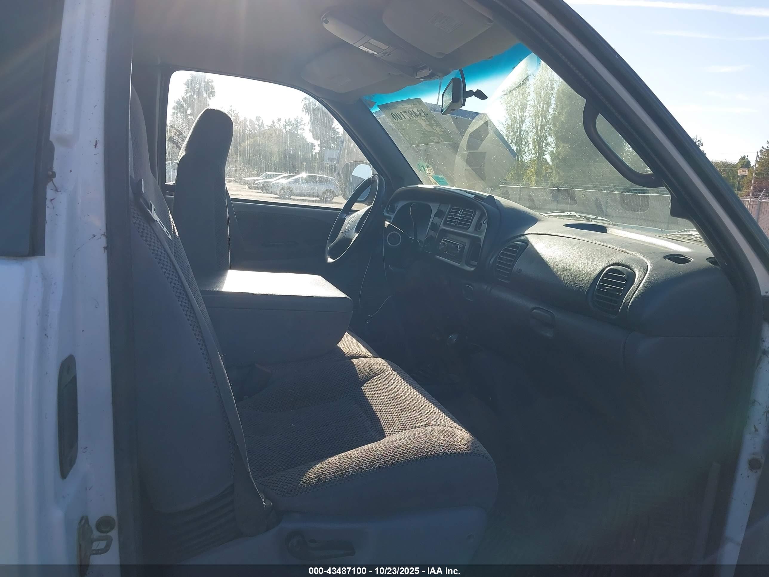 2000 Dodge Ram 2500 St Белый vin: 1B7KF2363YJ106466