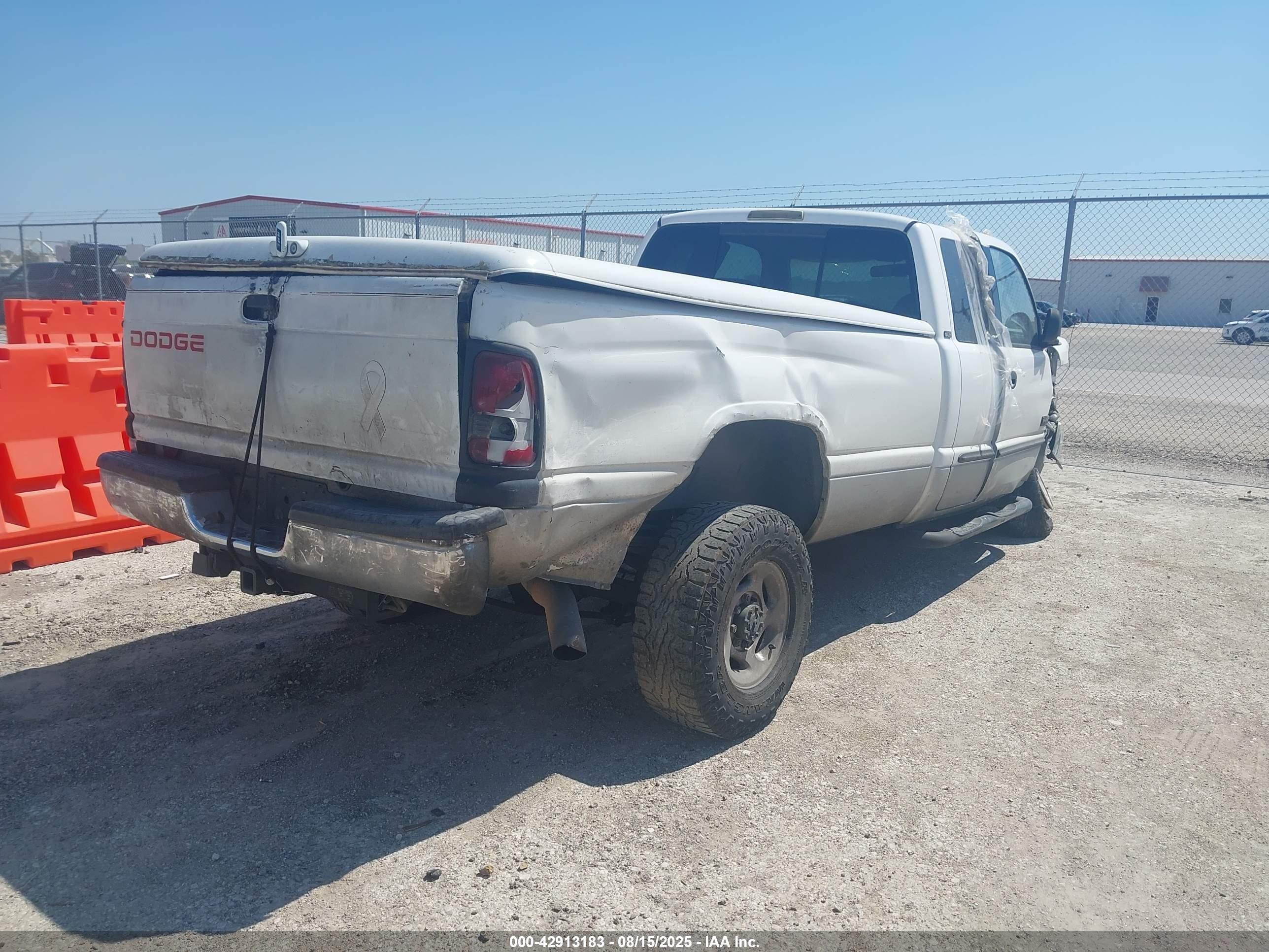2001 Dodge Ram 2500 St Белый vin: 1B7KF23641J612037