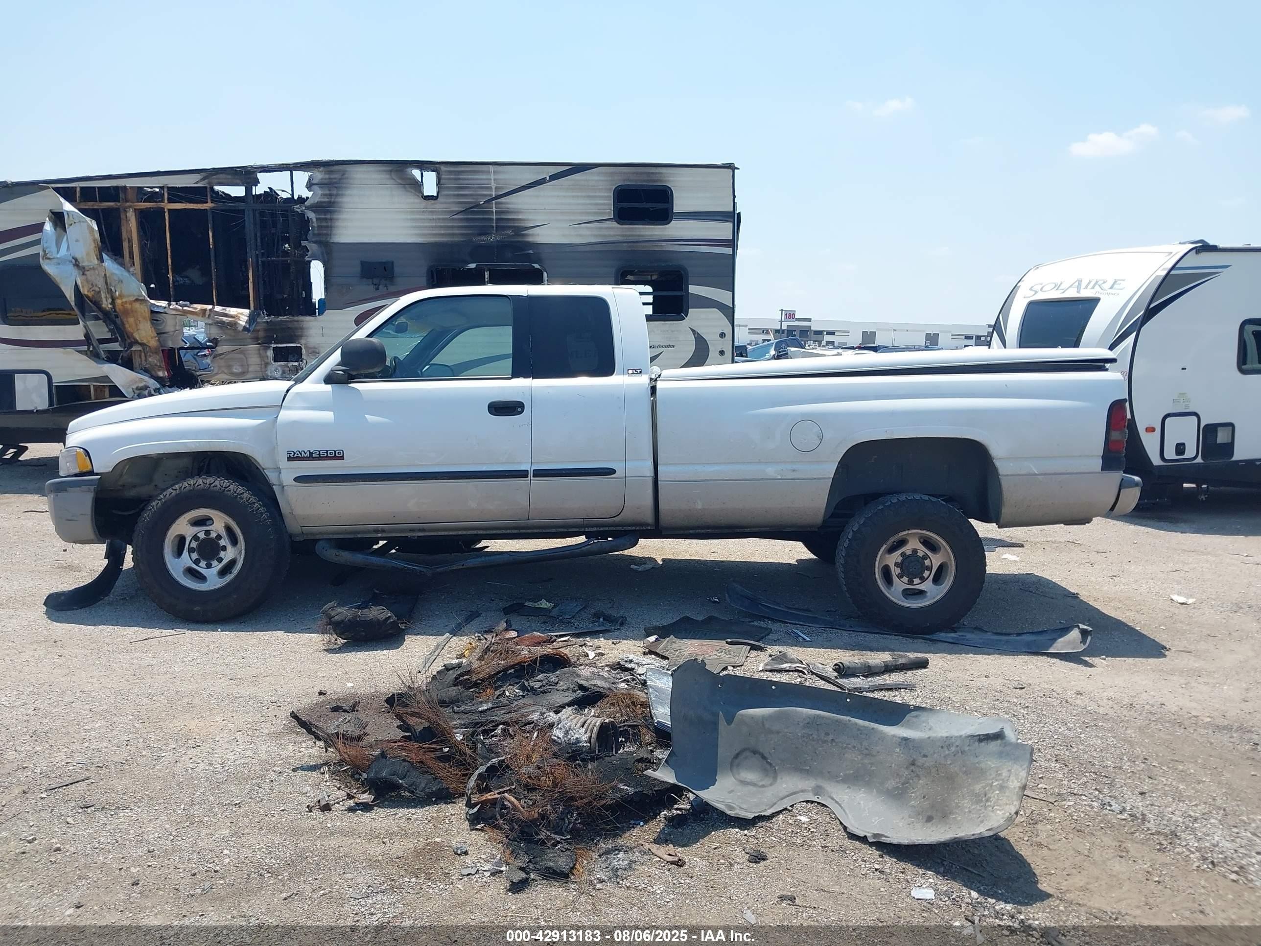 2001 Dodge Ram 2500 St Белый vin: 1B7KF23641J612037