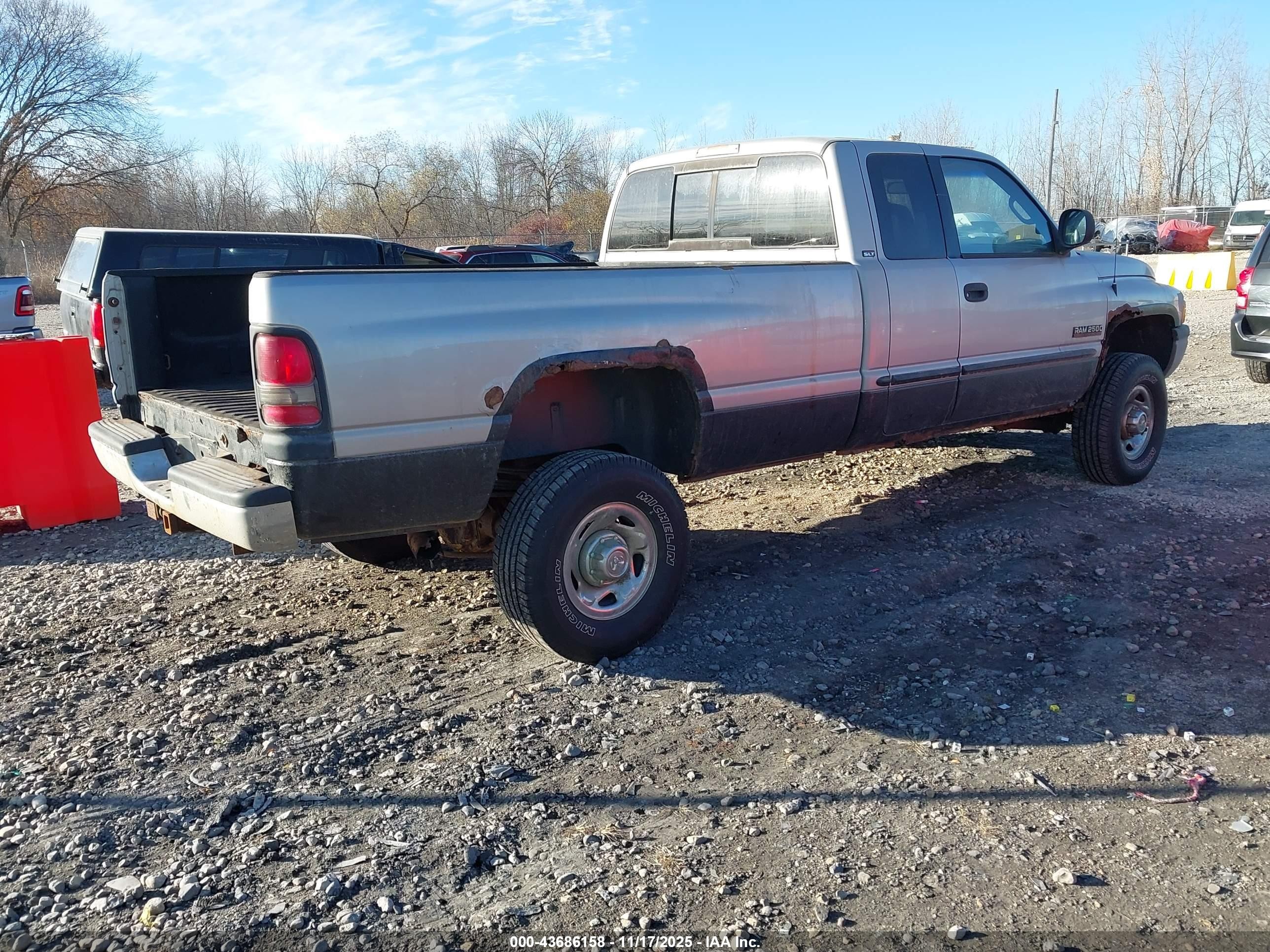 2000 Dodge Ram 2500 St Серебряный vin: 1B7KF2368YJ161902