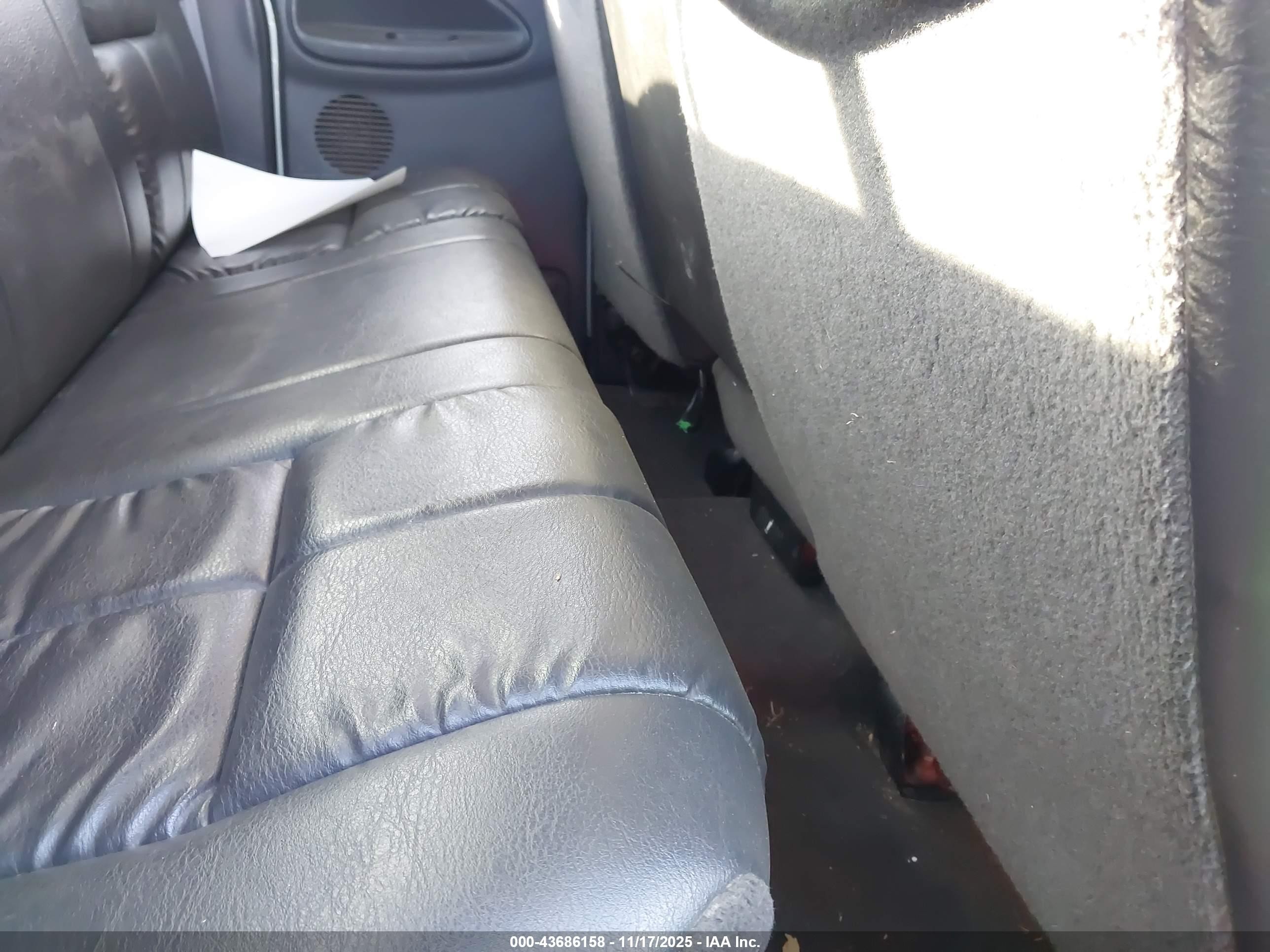 2000 Dodge Ram 2500 St Серебряный vin: 1B7KF2368YJ161902