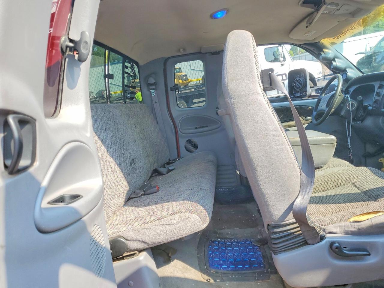 1999 Dodge Ram 2500 Red vin: 1B7KF2369XJ520687