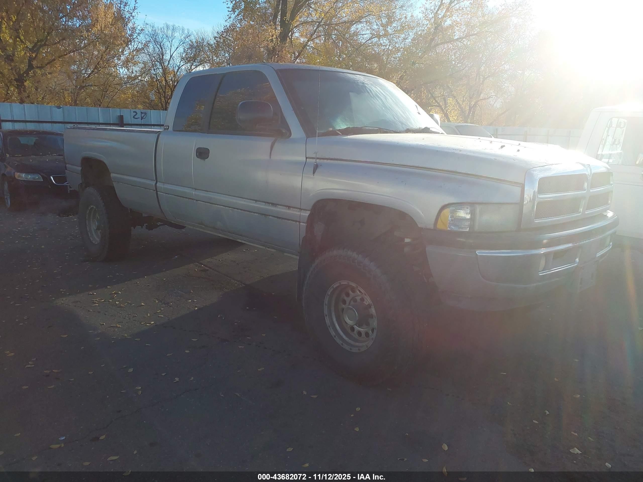 2000 Dodge Ram 2500 St Серебряный vin: 1B7KF23W7YJ142869