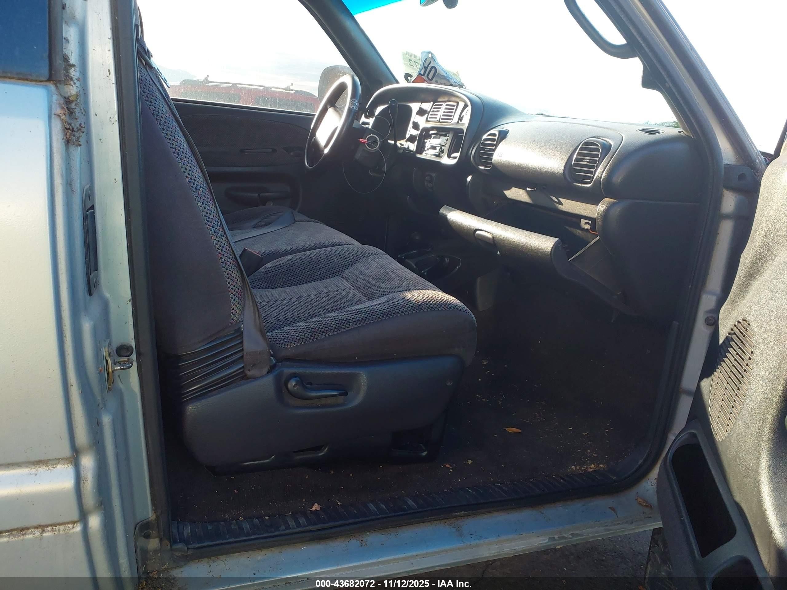 2000 Dodge Ram 2500 St Silver vin: 1B7KF23W7YJ142869