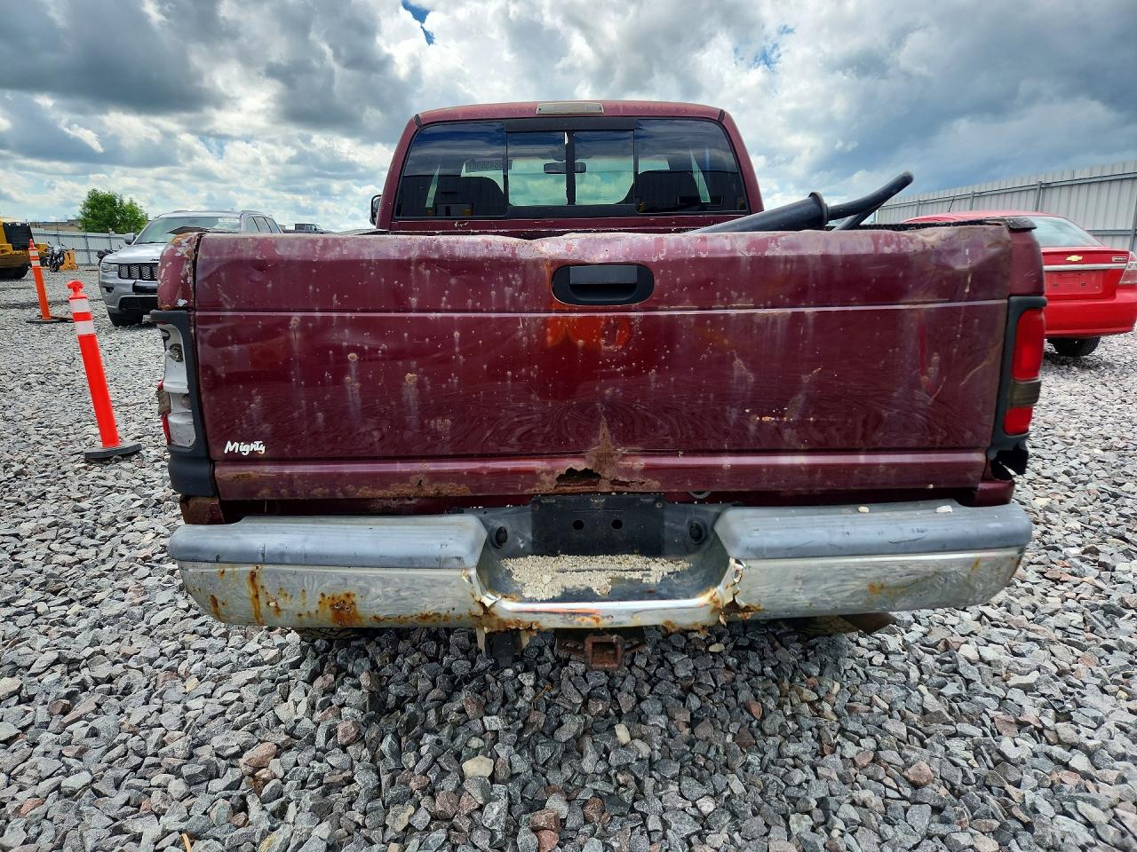 2001 Dodge Ram 2500 Maroon vin: 1B7KF23WX1J195958