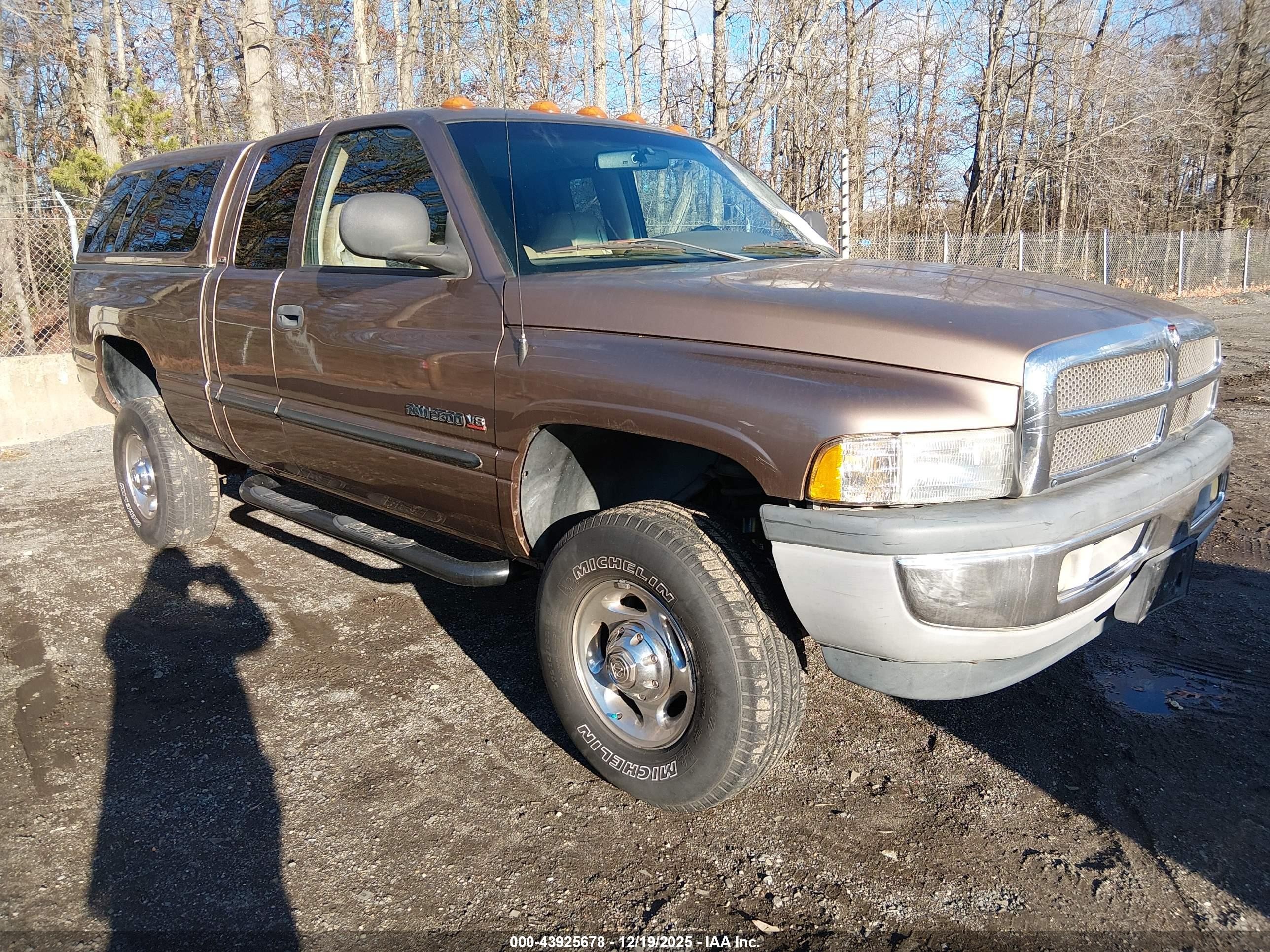 2000 Dodge Ram 2500 St Золотой vin: 1B7KF23Z3YJ171859