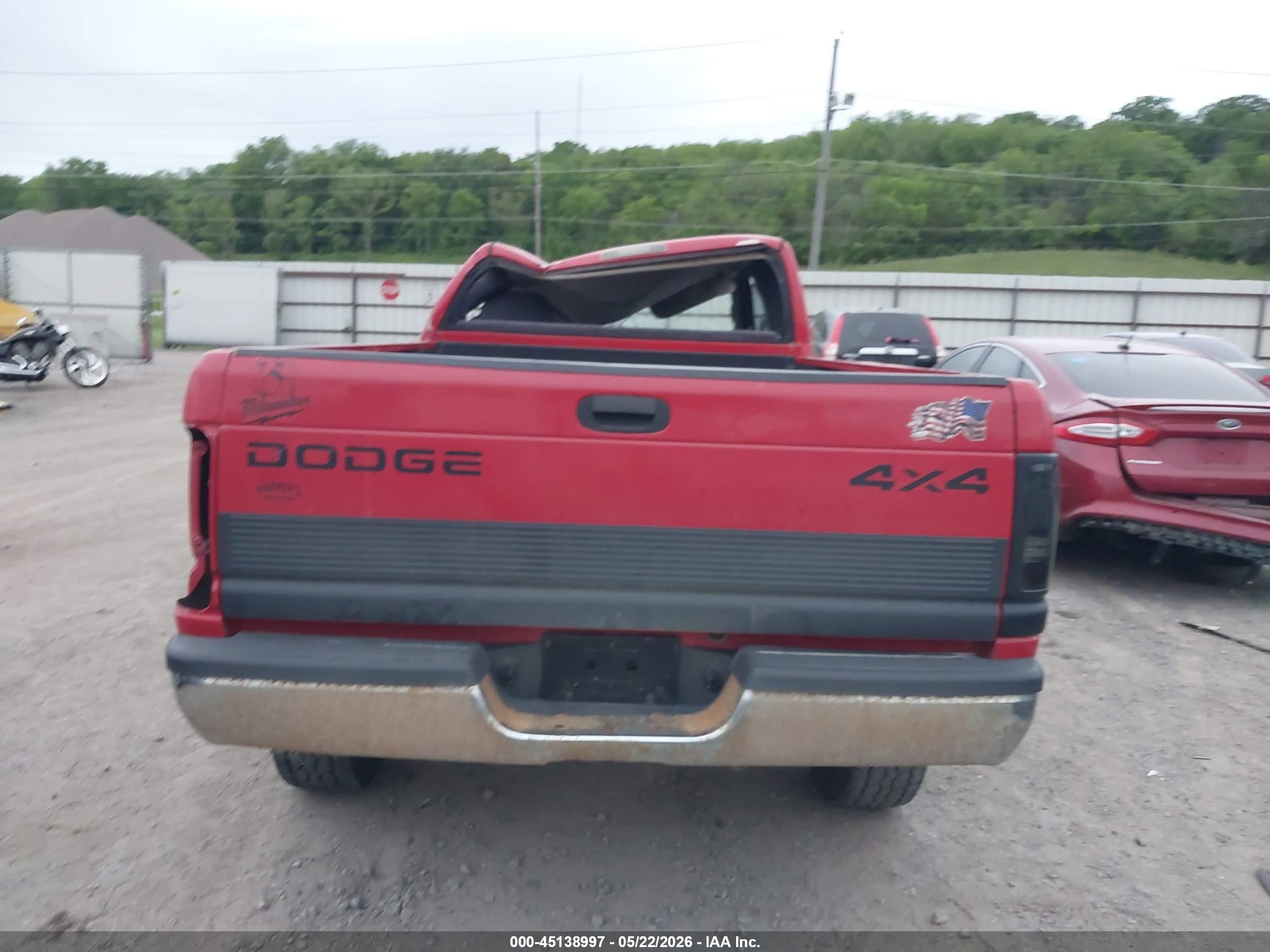 1998 Dodge Ram 2500 St Red vin: 1B7KF23Z4WJ236652