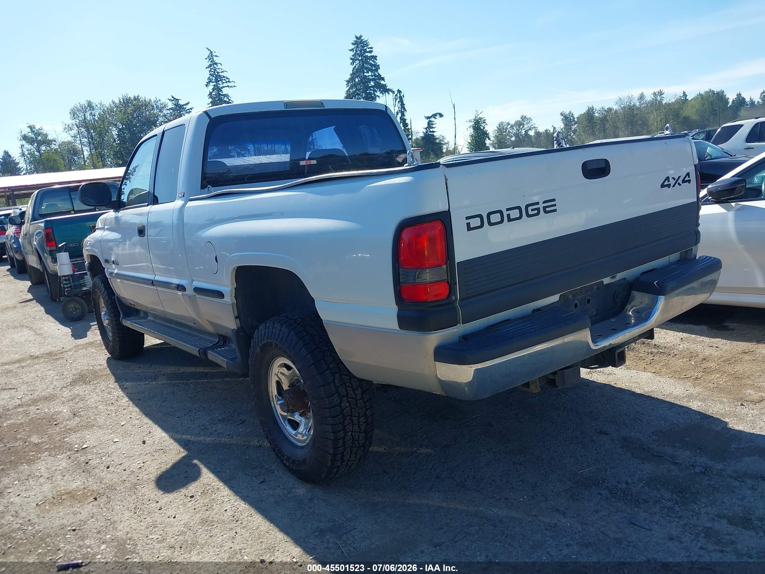 1998 Dodge Ram 2500 St White vin: 1B7KF23Z5WJ261964