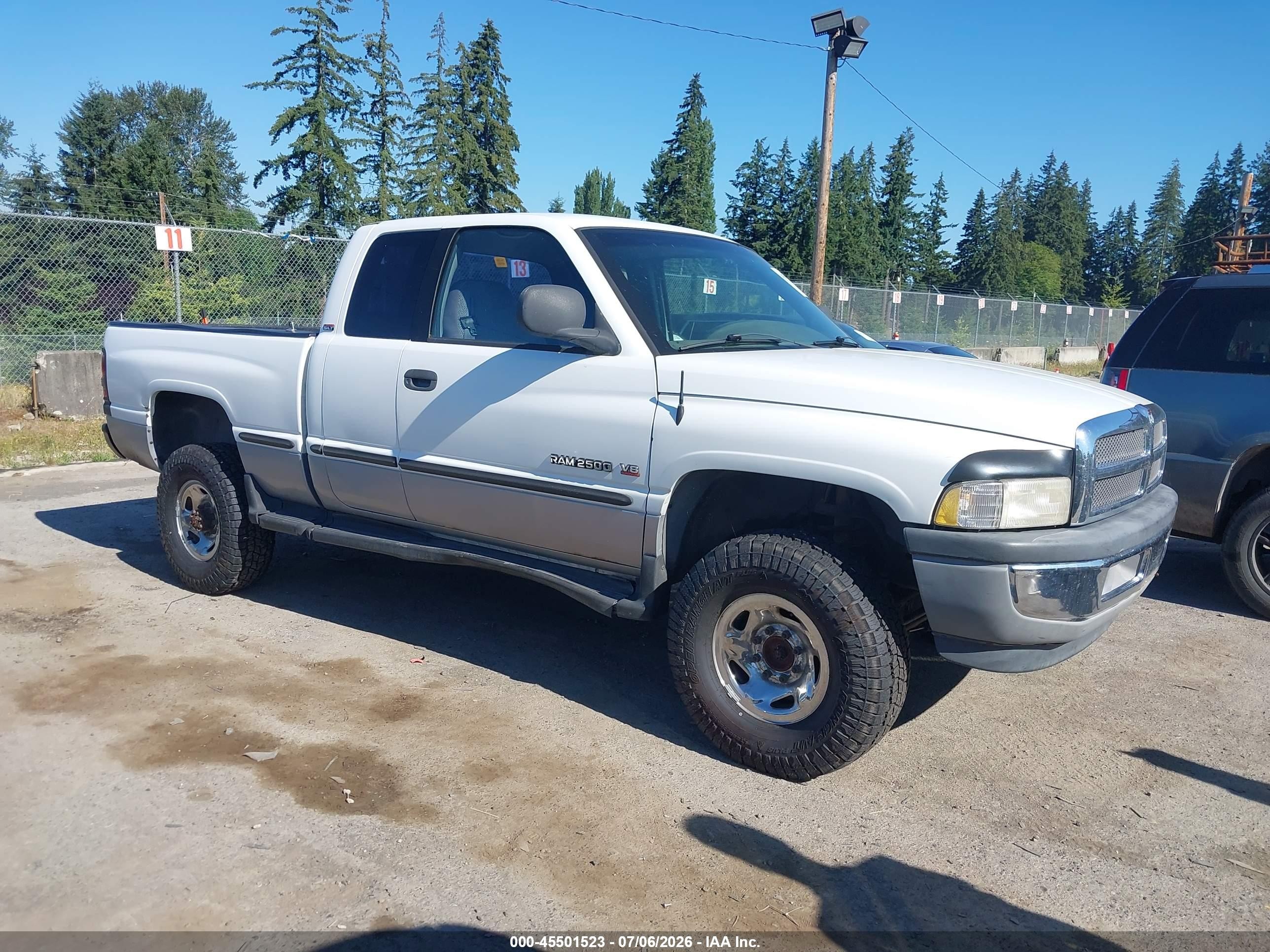 1998 Dodge Ram 2500 St White vin: 1B7KF23Z5WJ261964