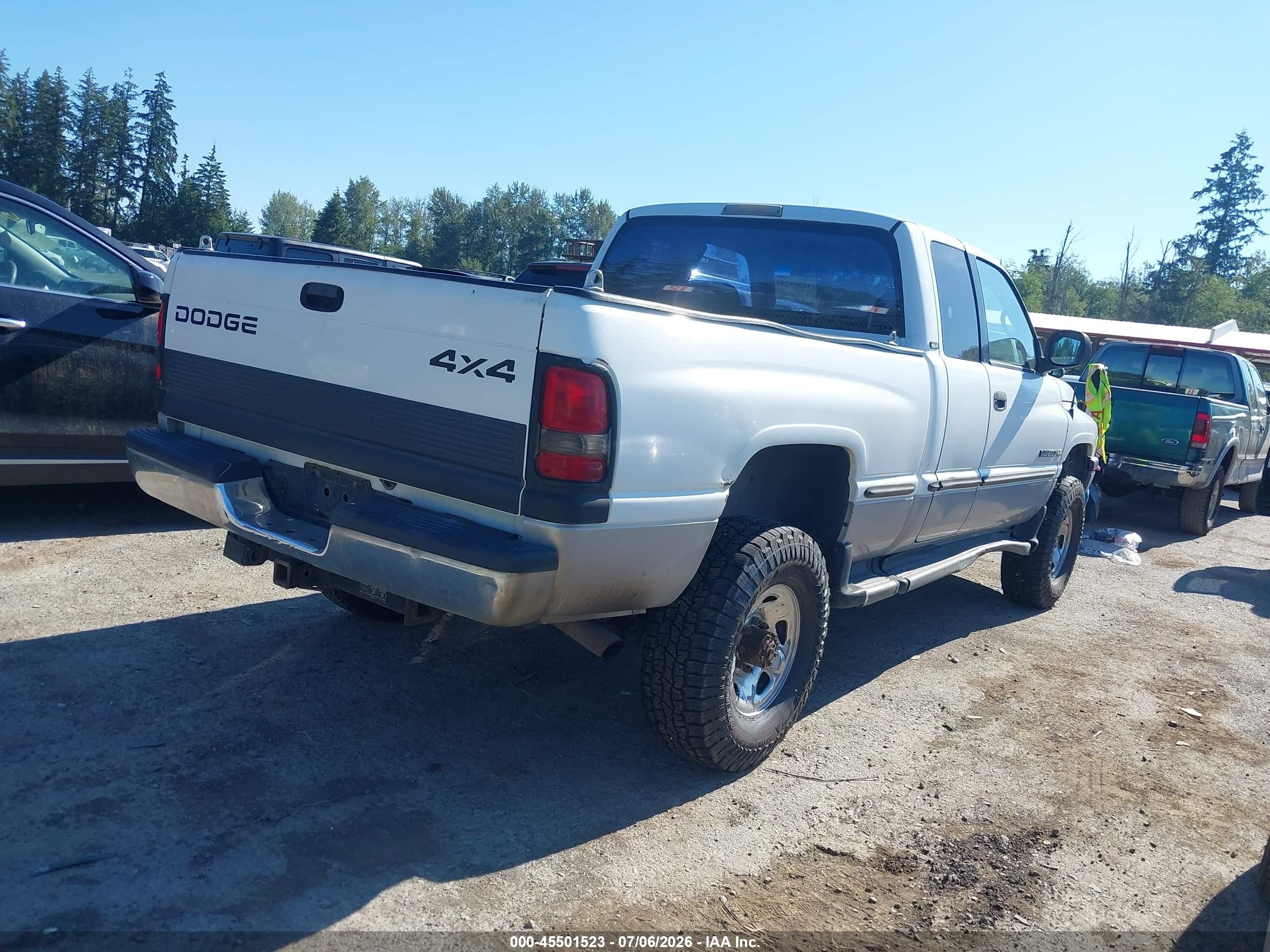 1998 Dodge Ram 2500 St White vin: 1B7KF23Z5WJ261964