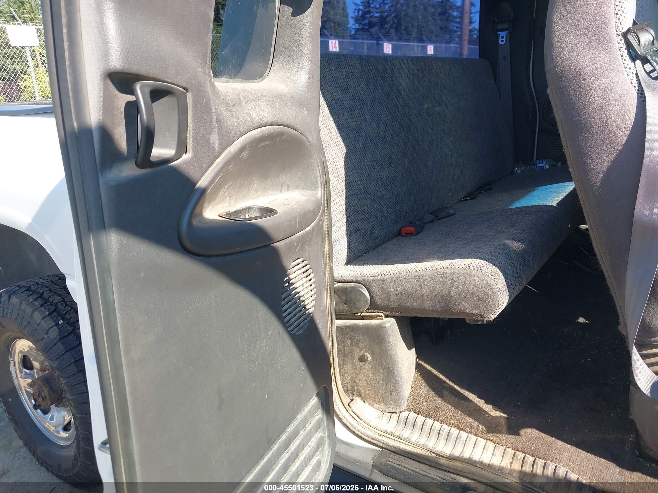 1998 Dodge Ram 2500 St White vin: 1B7KF23Z5WJ261964
