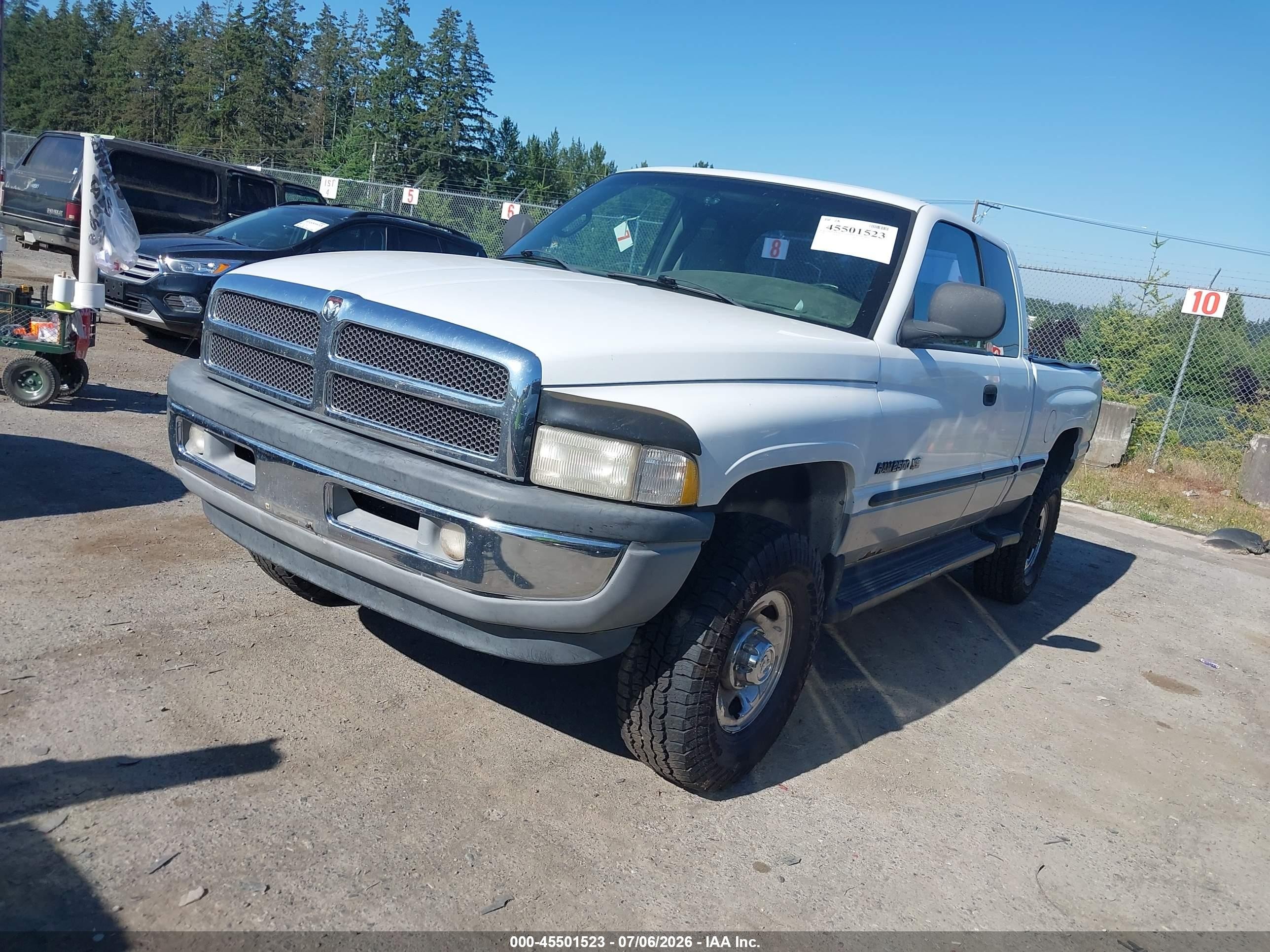 1998 Dodge Ram 2500 St White vin: 1B7KF23Z5WJ261964