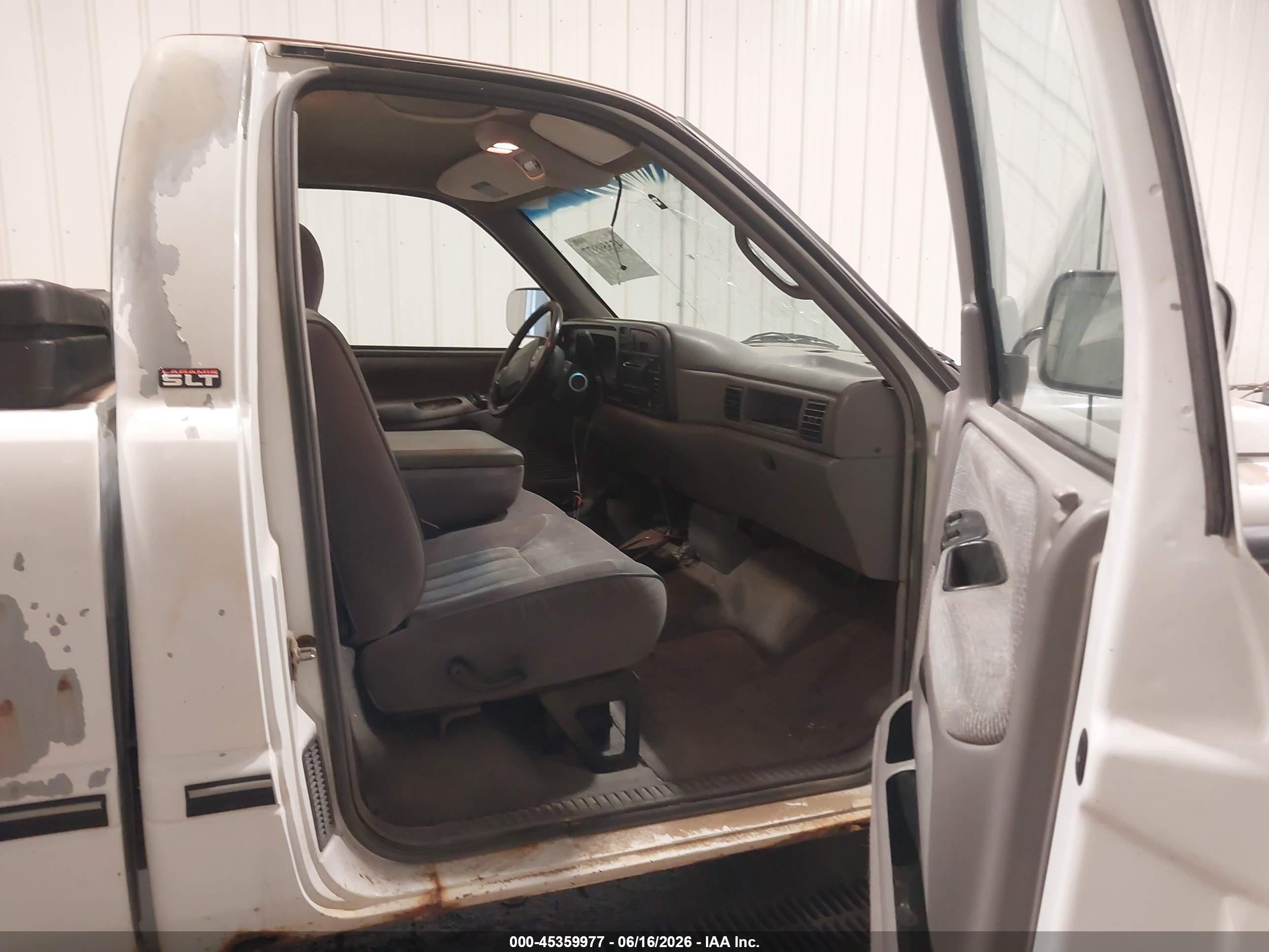 1996 Dodge Ram 2500   White vin: 1B7KF26W9TS649089