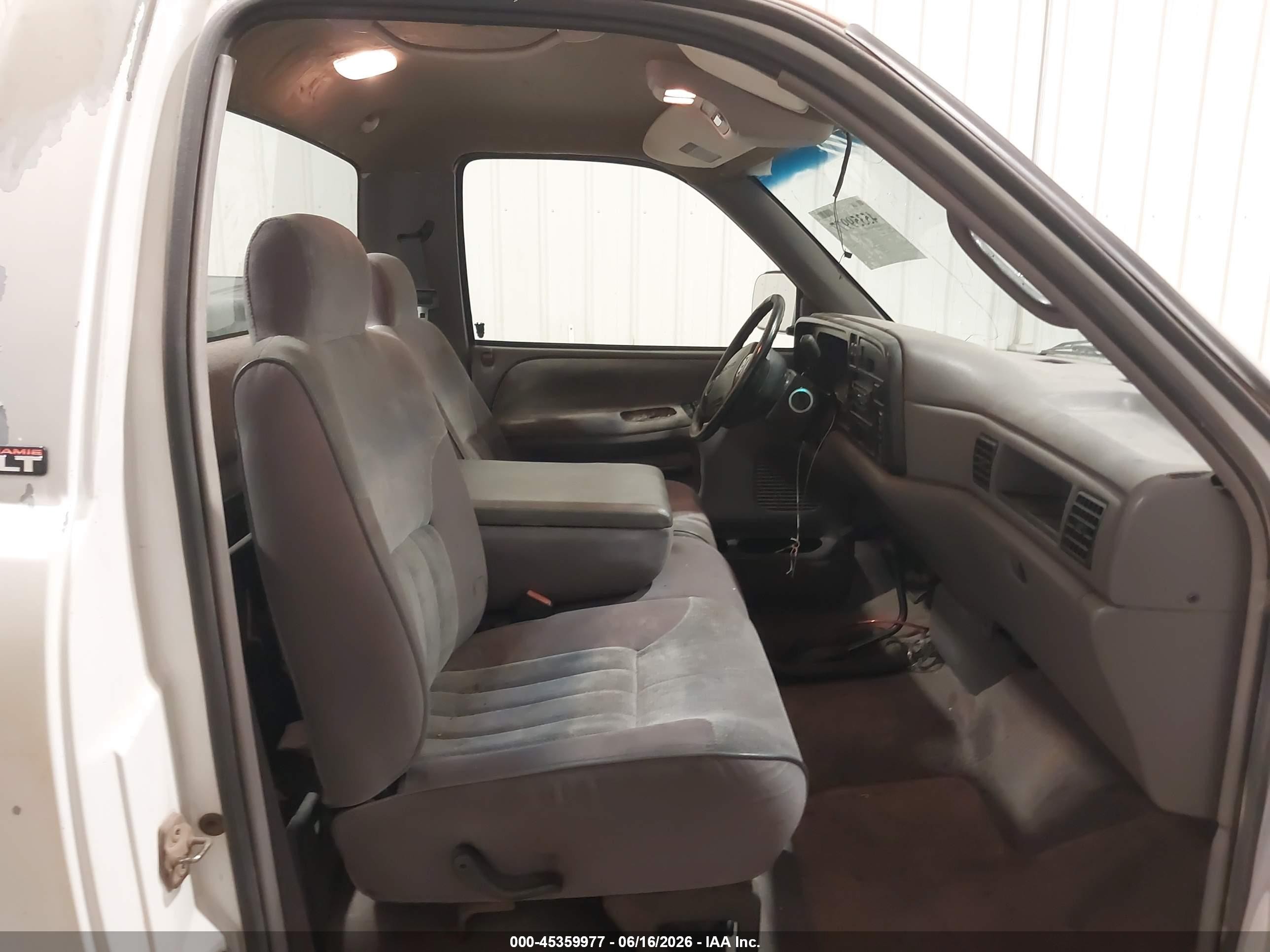 1996 Dodge Ram 2500   White vin: 1B7KF26W9TS649089