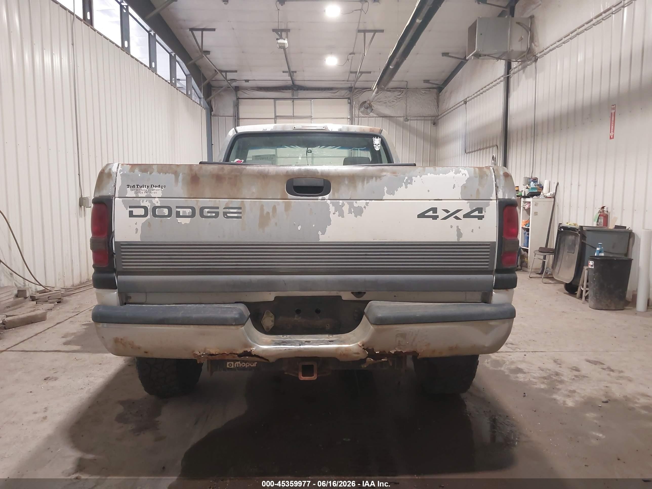 1996 Dodge Ram 2500   White vin: 1B7KF26W9TS649089