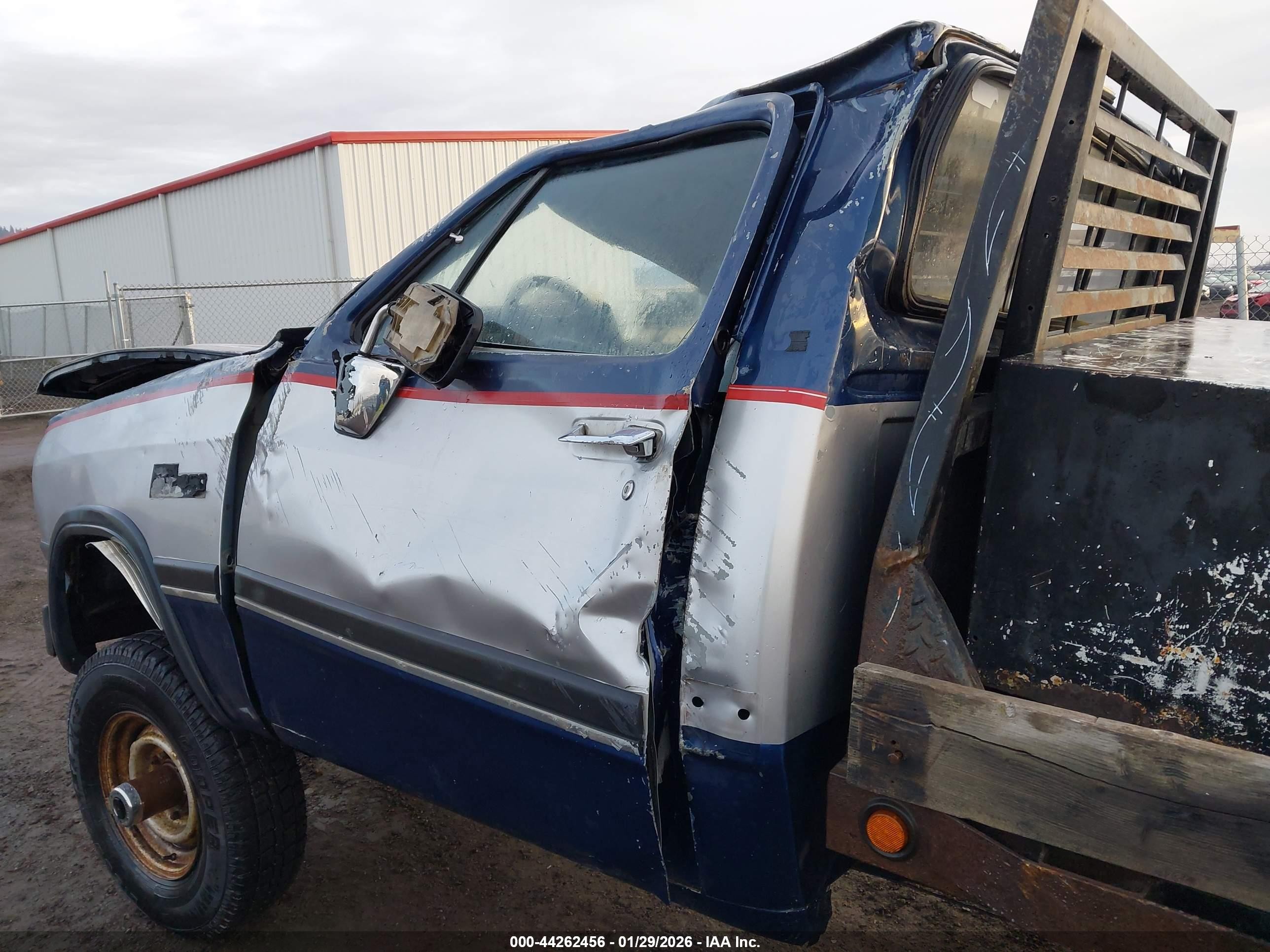 1992 Dodge W-series W200/w250 Серебряный vin: 1B7KM26C3NS589745