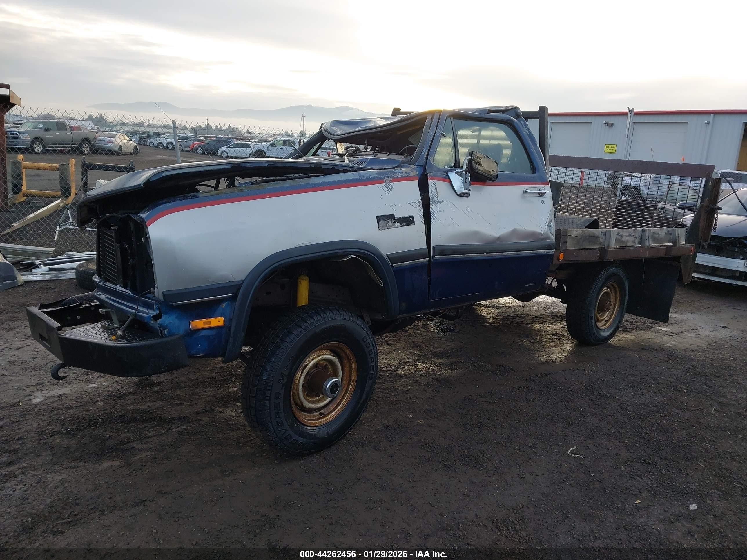 1992 Dodge W-series W200/w250 Серебряный vin: 1B7KM26C3NS589745