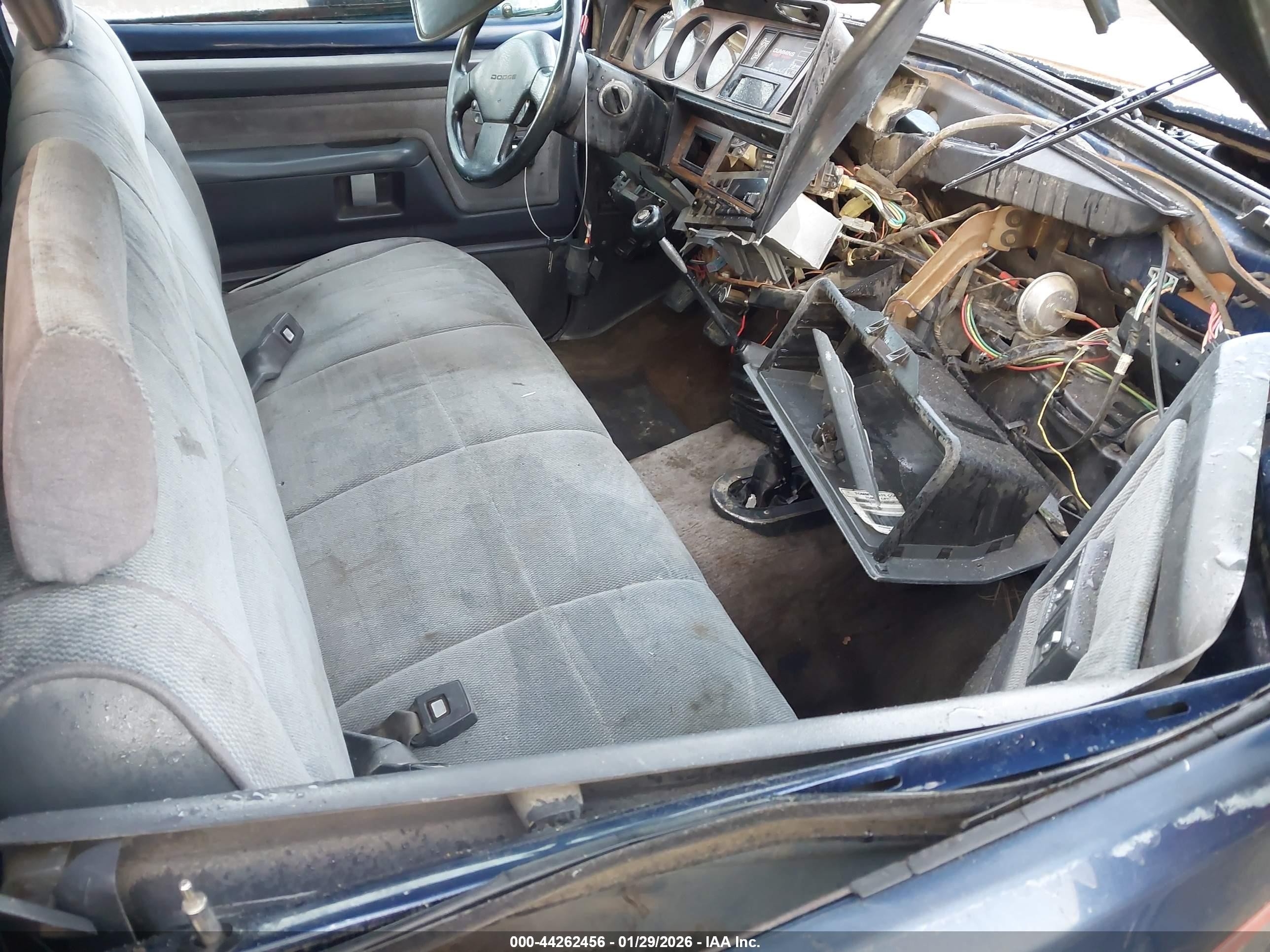 1992 Dodge W-series W200/w250 Серебряный vin: 1B7KM26C3NS589745