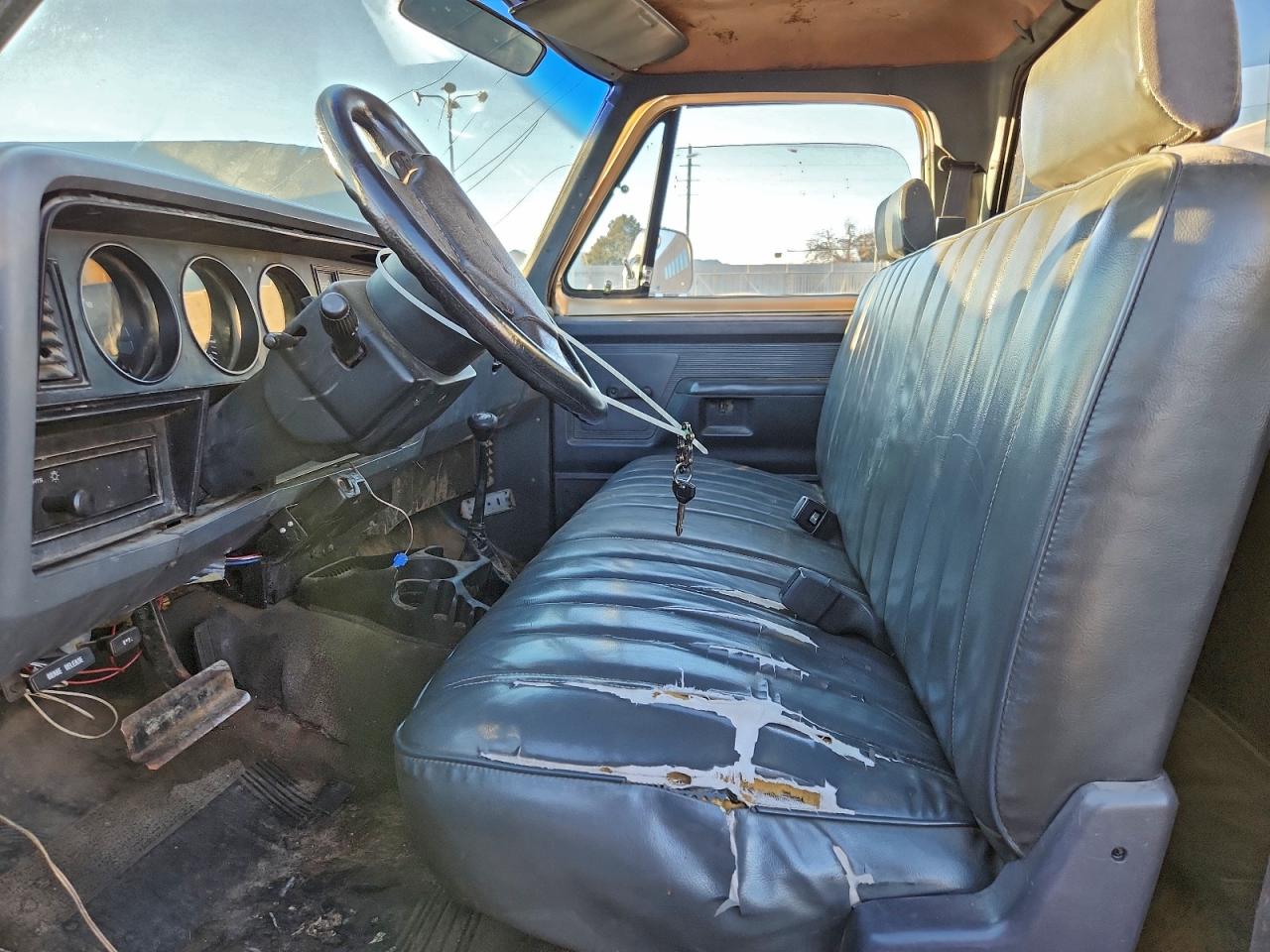 1992 Dodge W-series W200 Orange vin: 1B7KM26C5NS531667